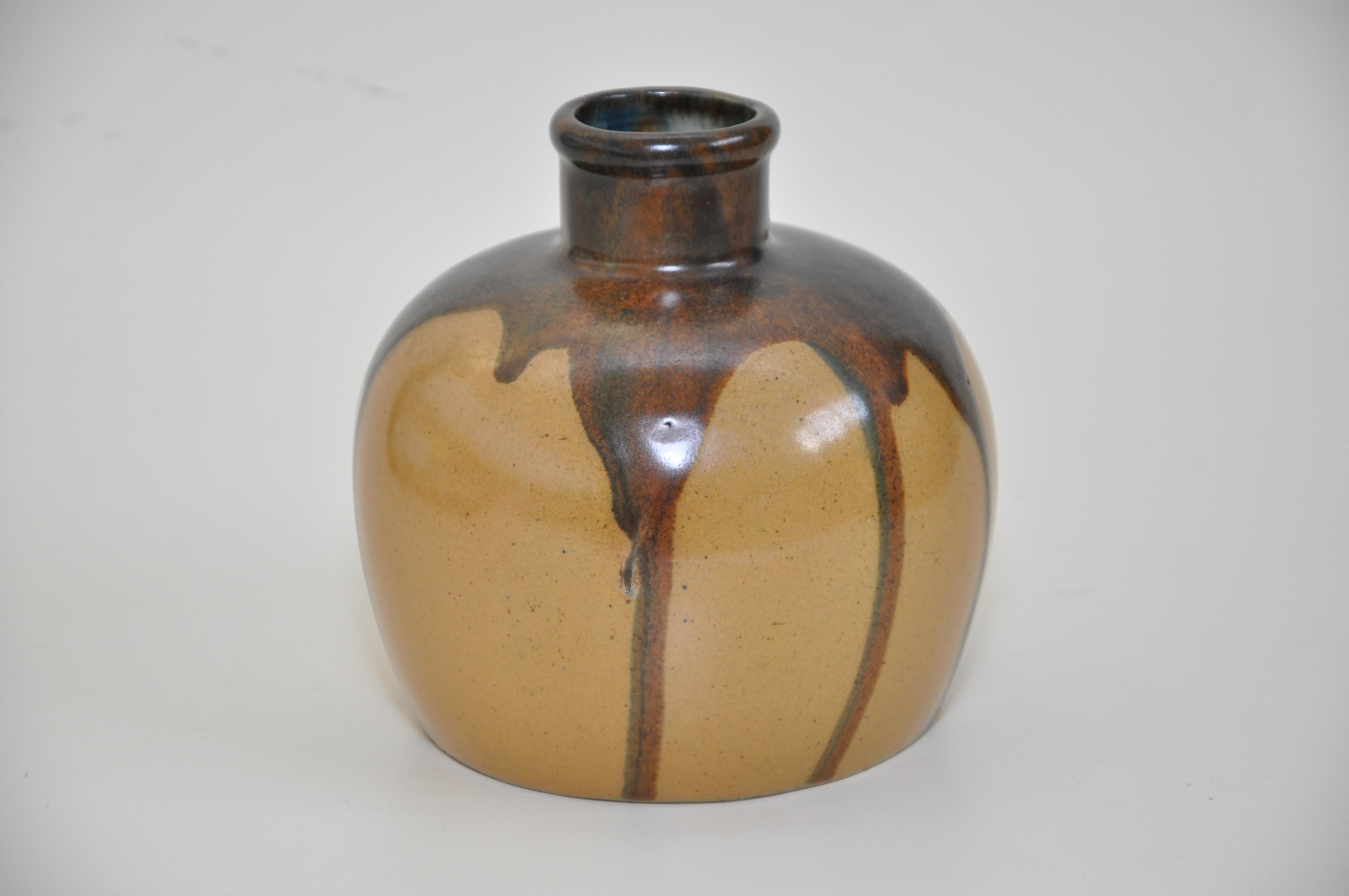 Vaso in ceramica Art Nouveau francese di Leon Pointu Marrone Giallo In condizioni ottime in vendita a Belfast, Northern Ireland
