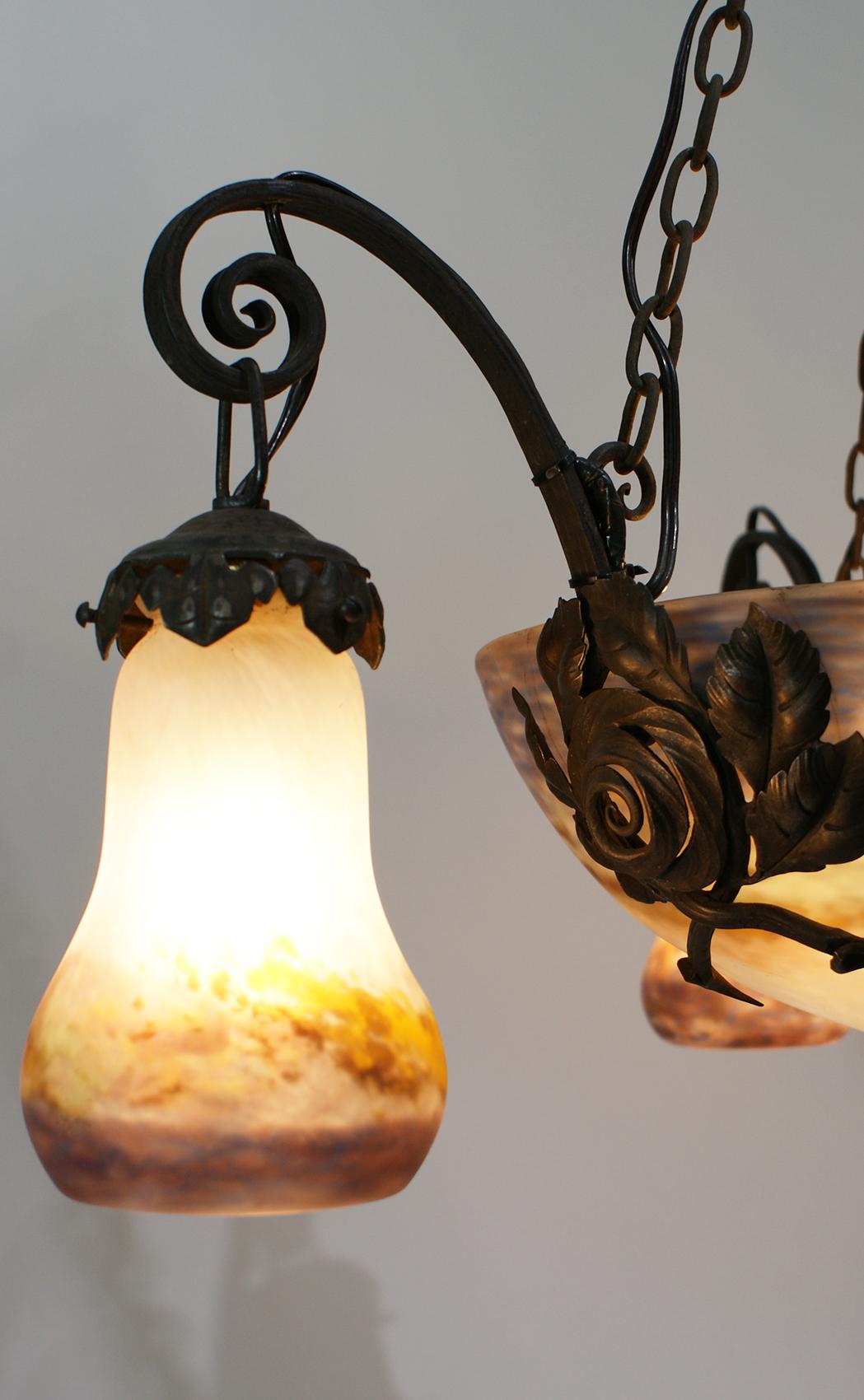 Inizio XX secolo Lampadario francese in stile Art Nouveau firmato Muller Freres Luneville in vendita