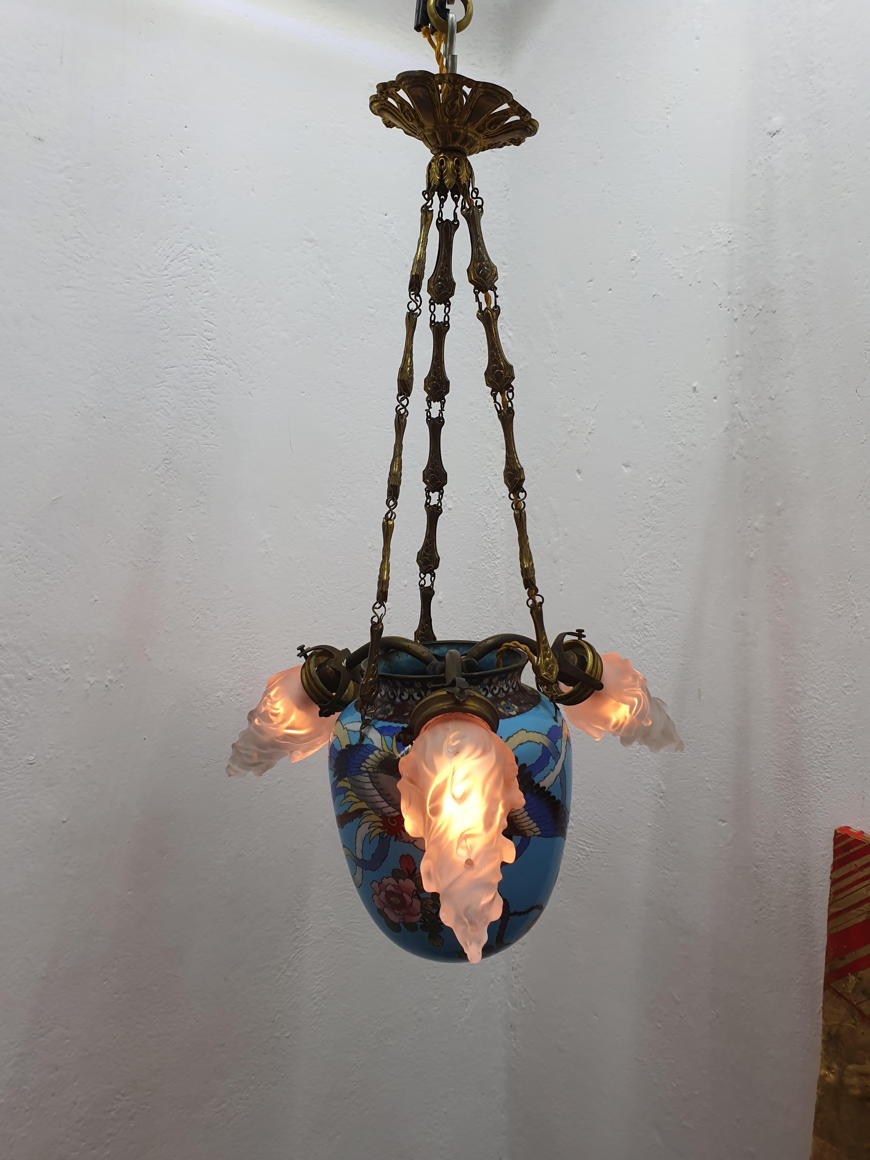 Beautiful Art Nouveau 3-light chandelier, made in France, circa 1910s.
This chandelier consists of brass hardware, 3 moulded 