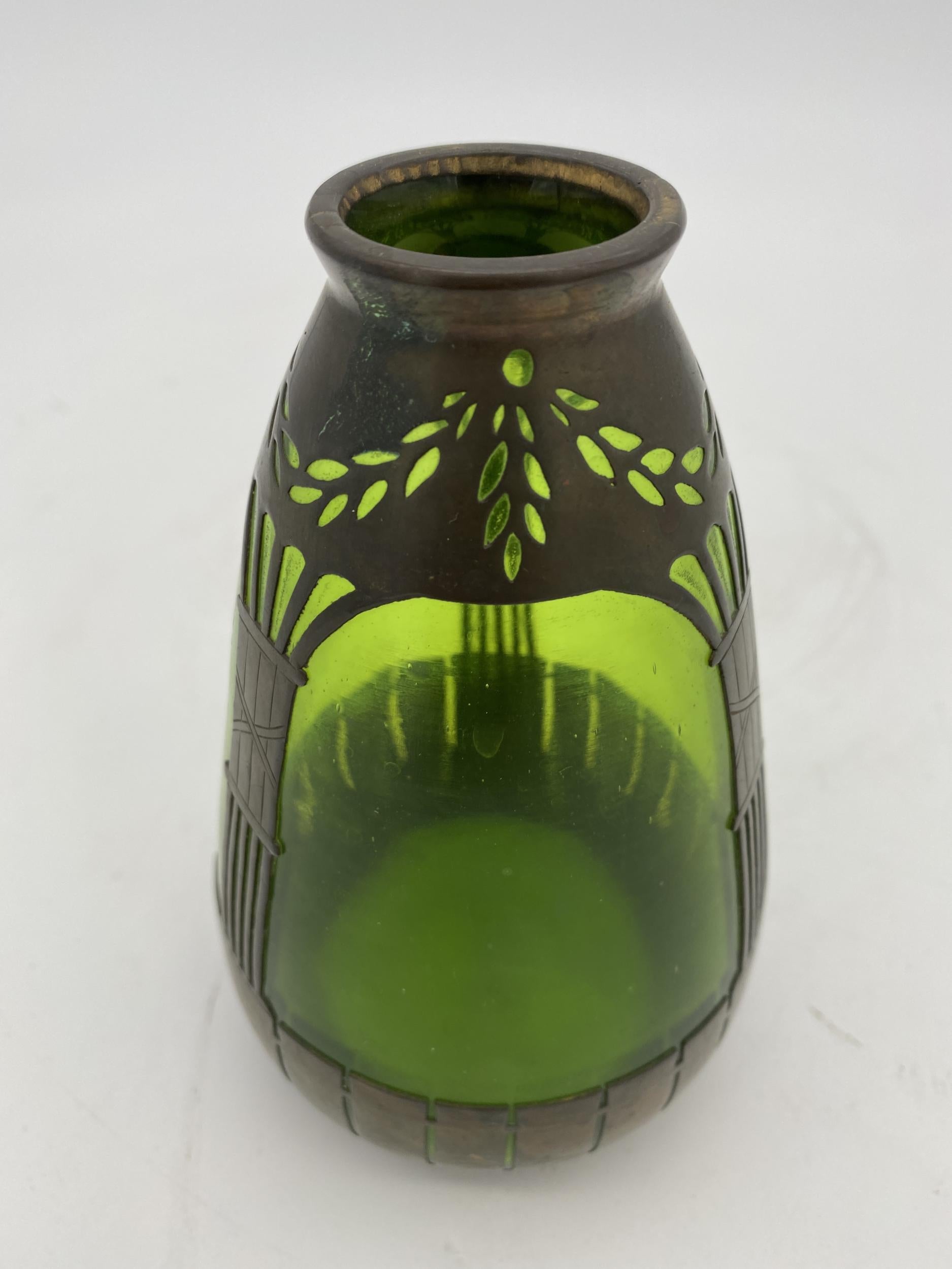 French Art Nouveau Copper and Green Glass Vase For Sale 1