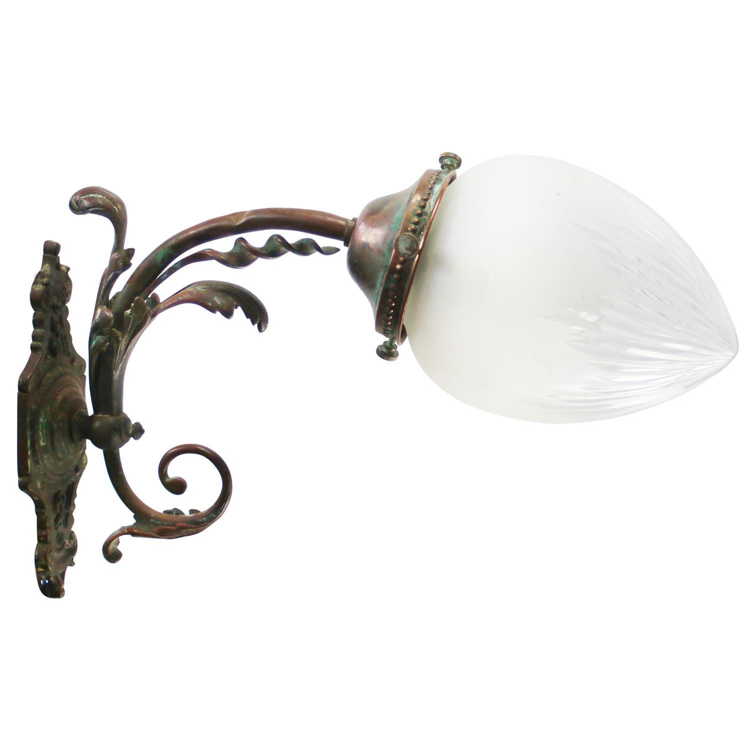 French Art Nouveau Copper Cut Glass Brass Sconce Wall Lamp In Good Condition For Sale In Amsterdam, NL