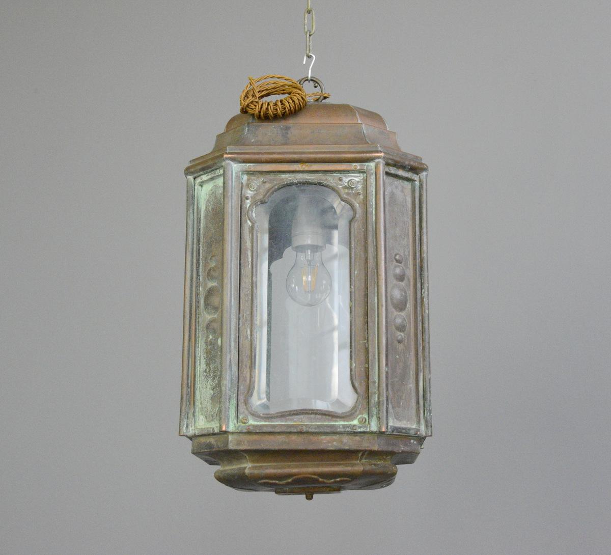 French Art Nouveau copper lantern, circa 1900

- Ornate copper casing
- 4 windows, 2 with beveled glass, 2 with flat glass
- Takes E27 fitting bulbs
- French, 1900
- Measures: 58cm tall x 30cm wide x 30cm deep

Condition report:

Fully