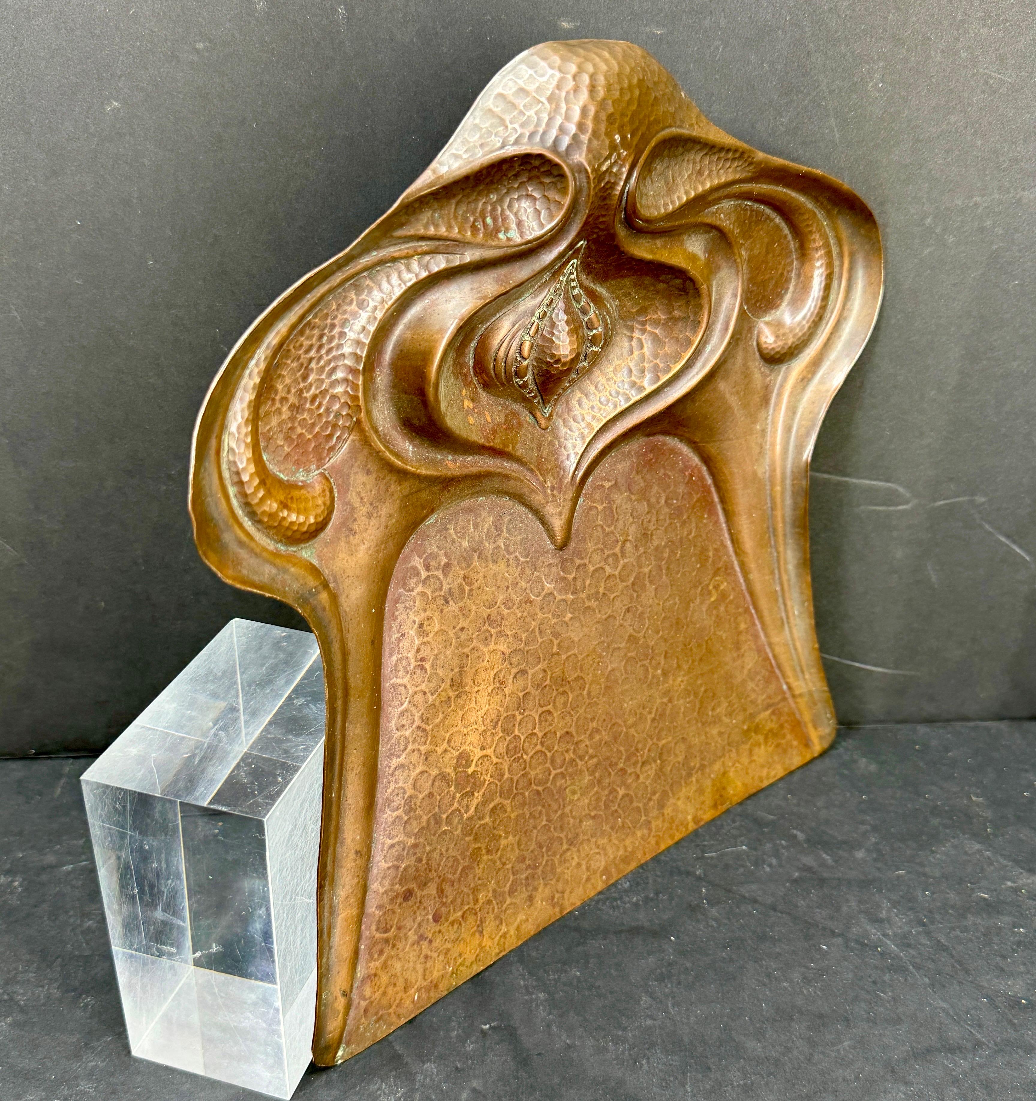 French Art Nouveau Copper Table Crumb Tray and Sweeper For Sale 5