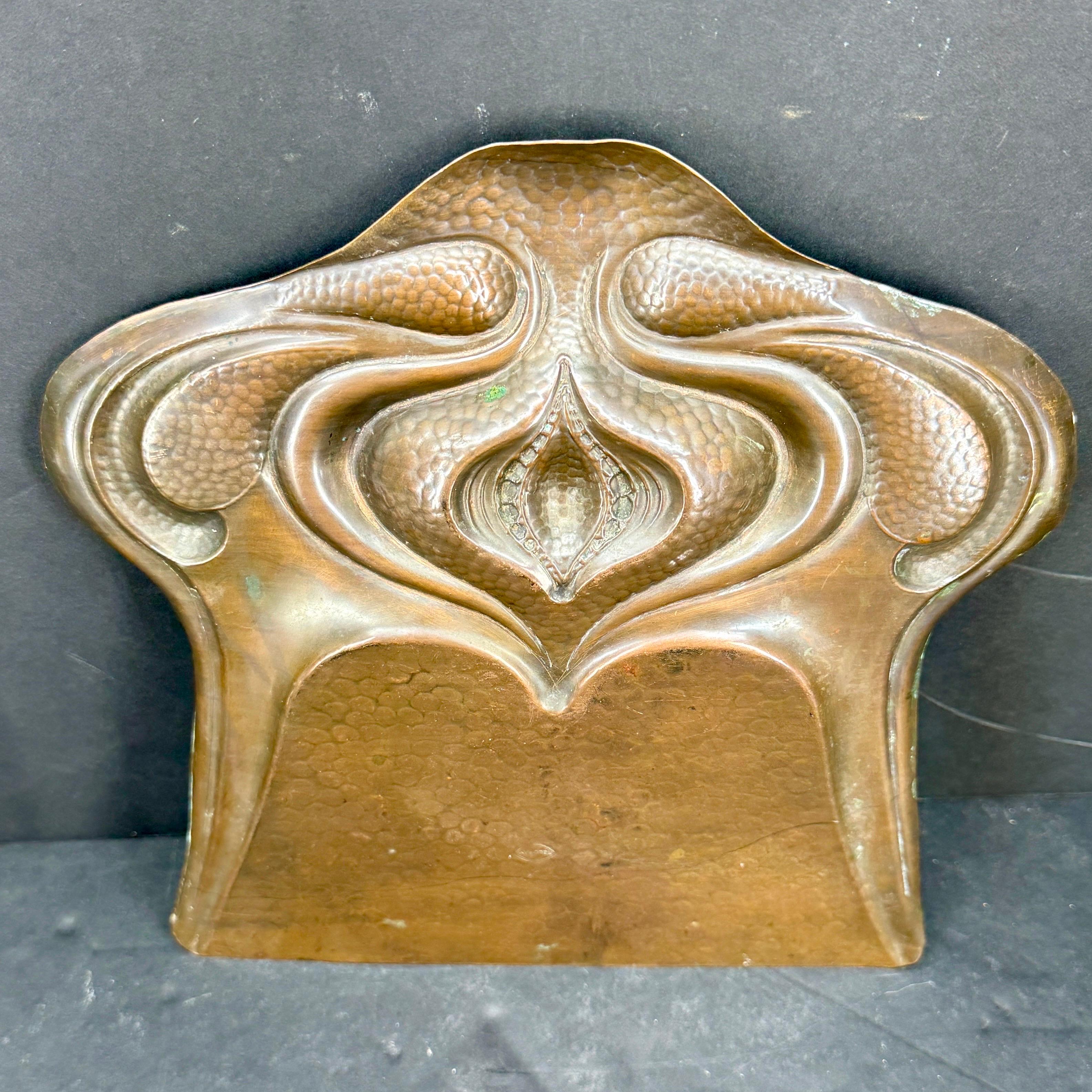 French Art Nouveau Copper Table Crumb Tray and Sweeper For Sale 6