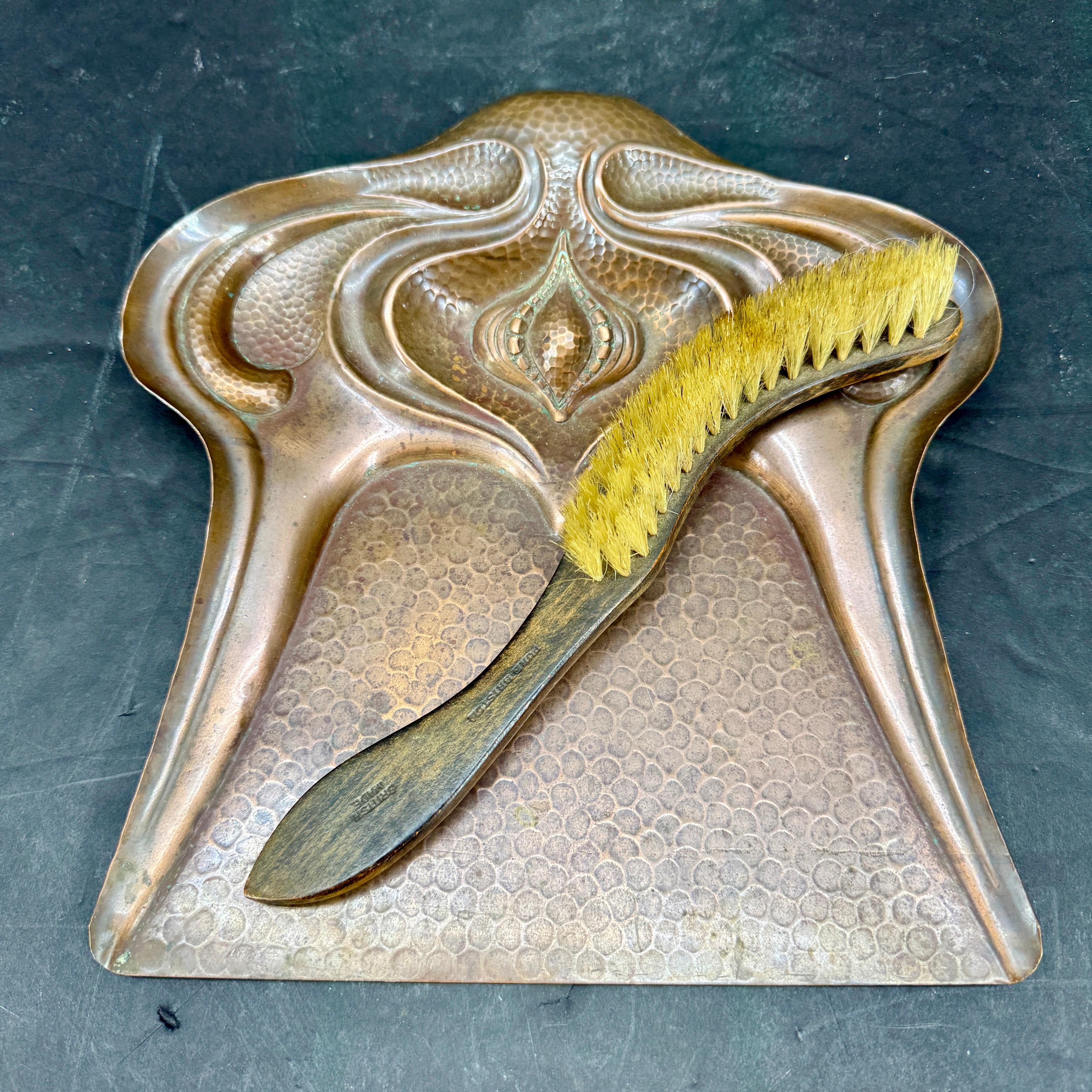 French Art Nouveau Copper Table Crumb Tray and Sweeper In Good Condition For Sale In Haddonfield, NJ