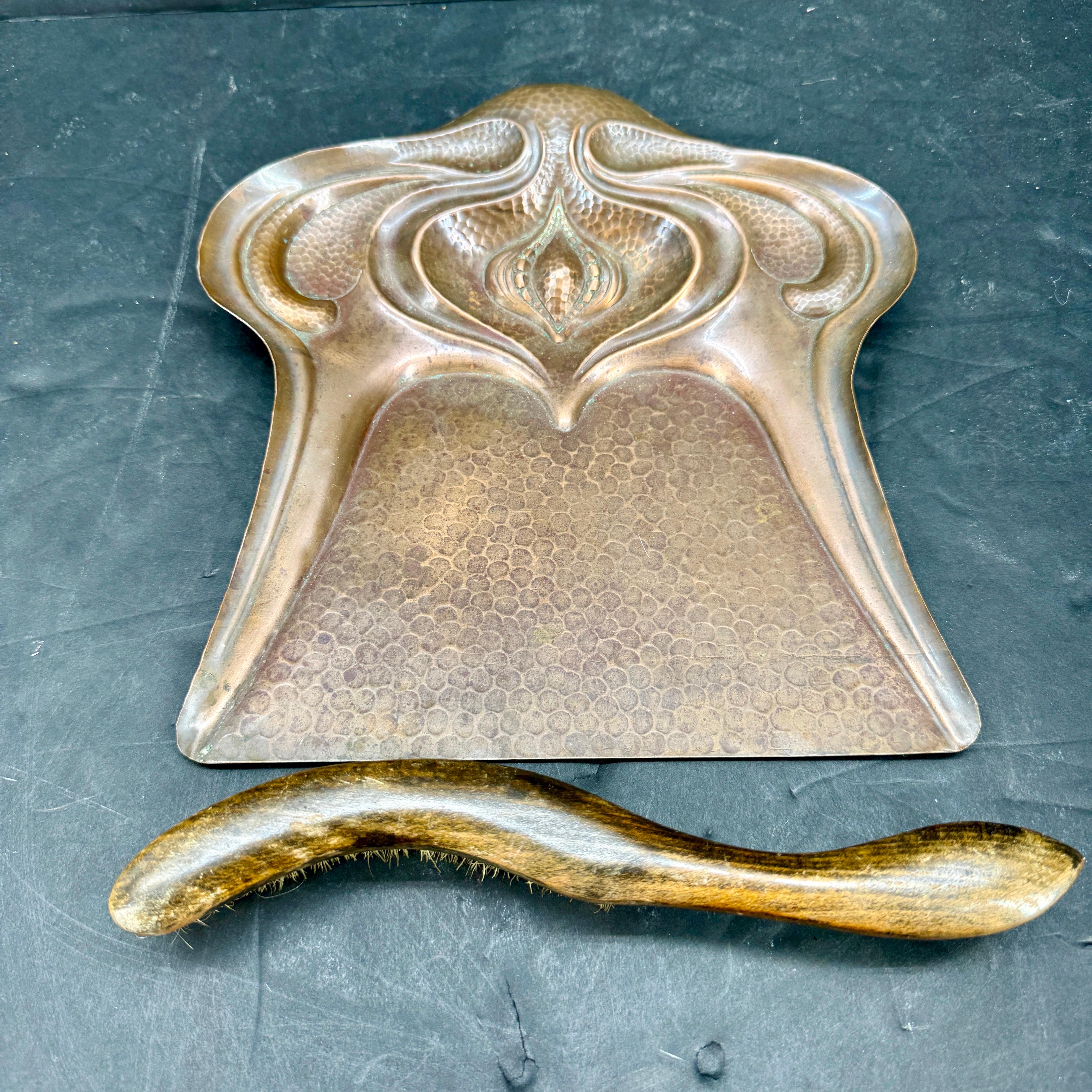 French Art Nouveau Copper Table Crumb Tray and Sweeper For Sale 1