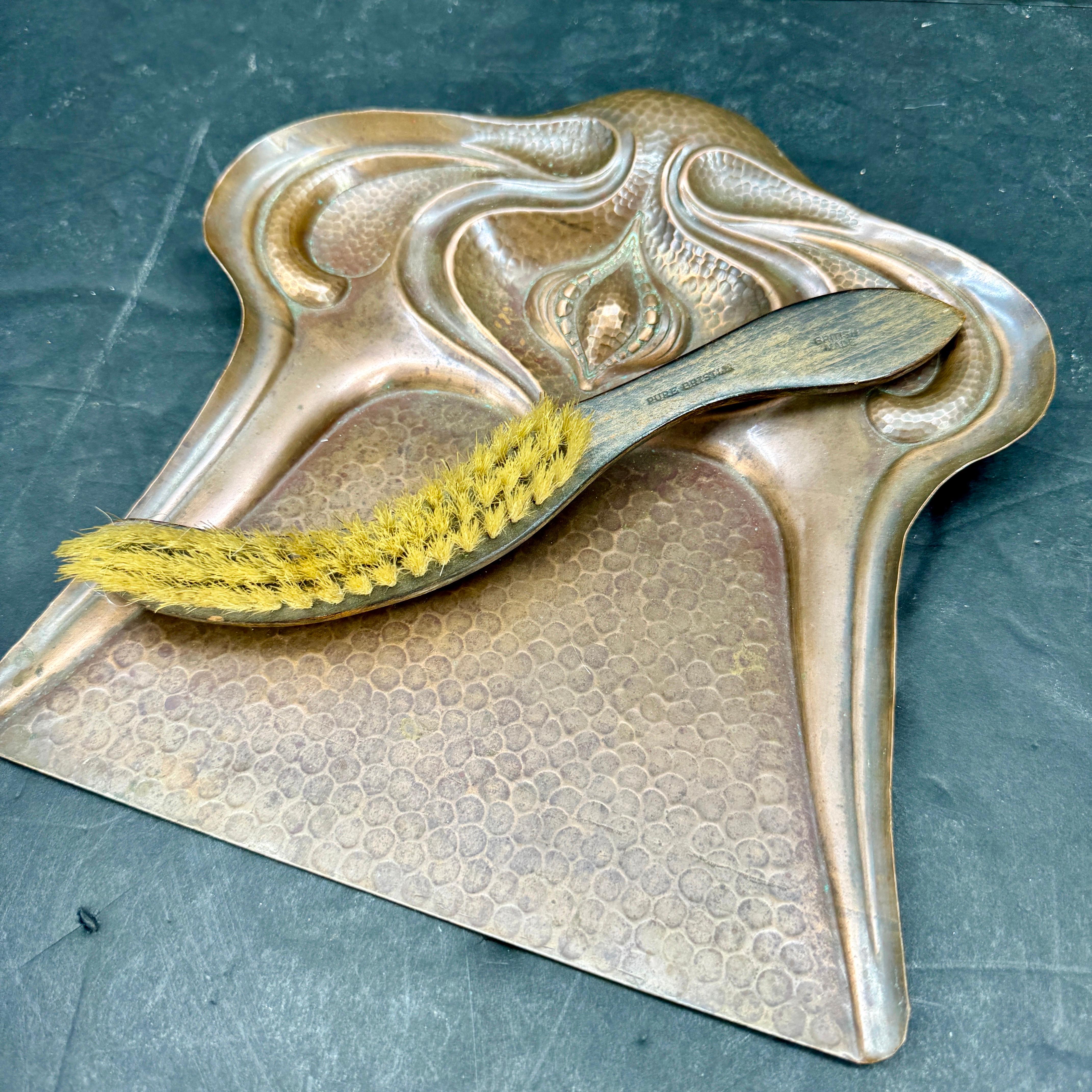 French Art Nouveau Copper Table Crumb Tray and Sweeper For Sale 2