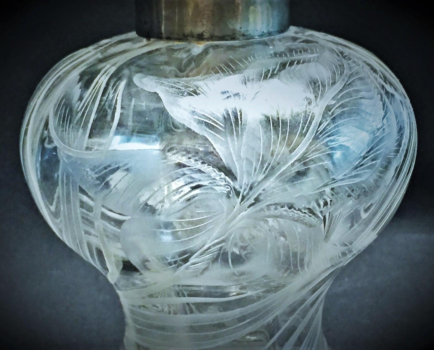 Französische Jugendstil-Parfümflasche aus Kristall und Silber, um 1900 (Art nouveau) im Angebot