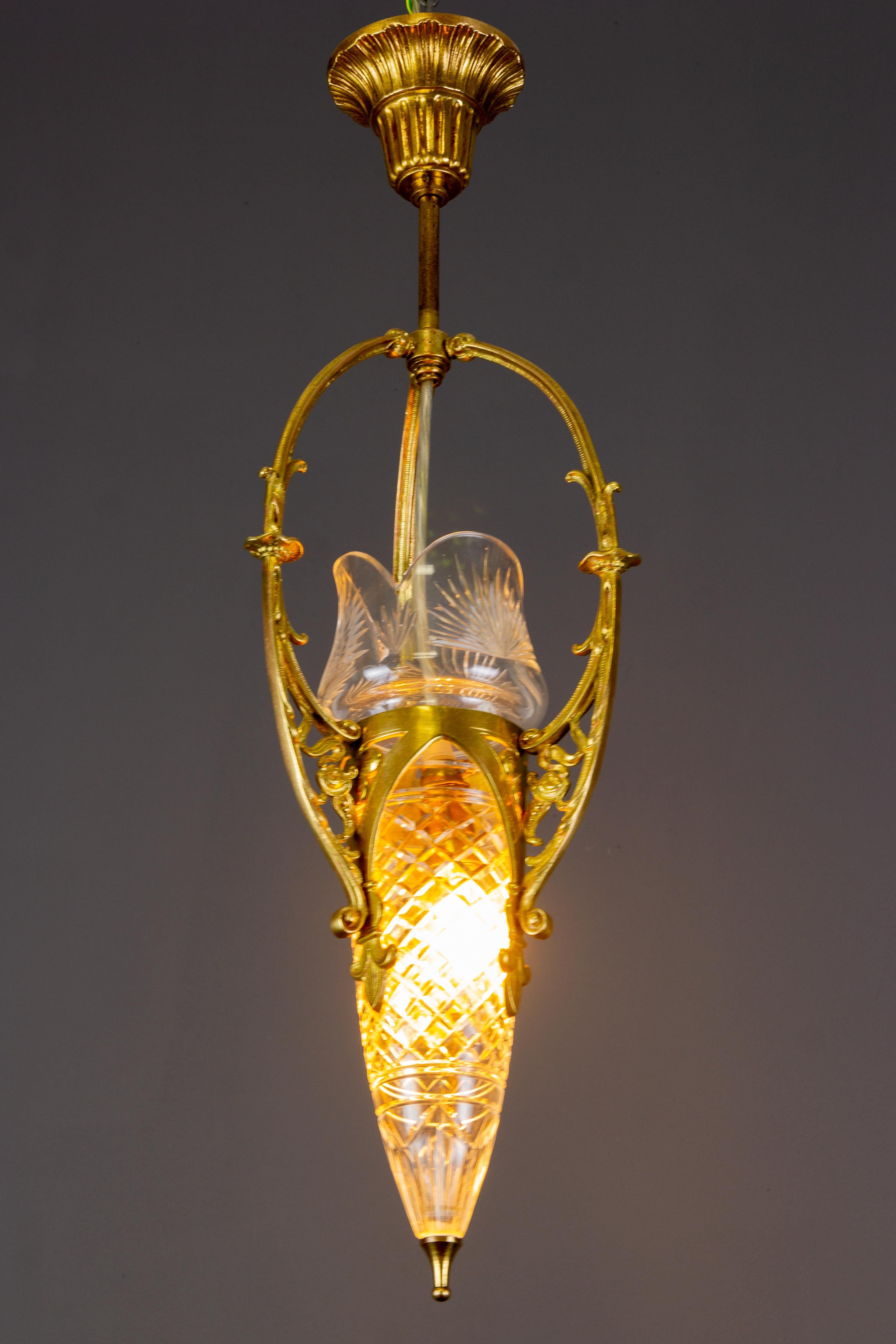 French Art Nouveau Cut Crystal Glass and Brass Pendant Light, Early 20th Century In Good Condition In Barntrup, DE