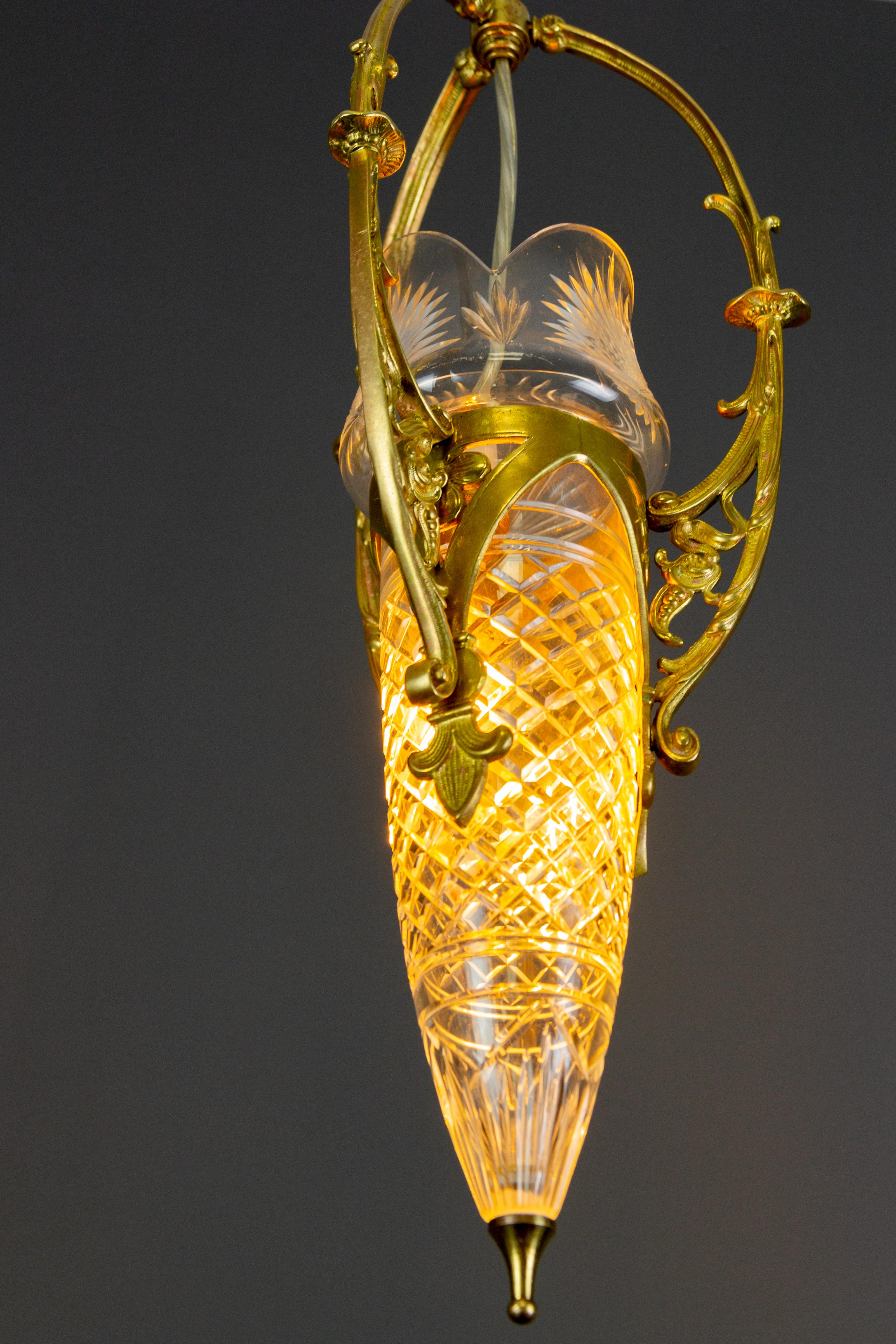 French Art Nouveau Cut Crystal Glass and Brass Pendant Light, Early 20th Century 3