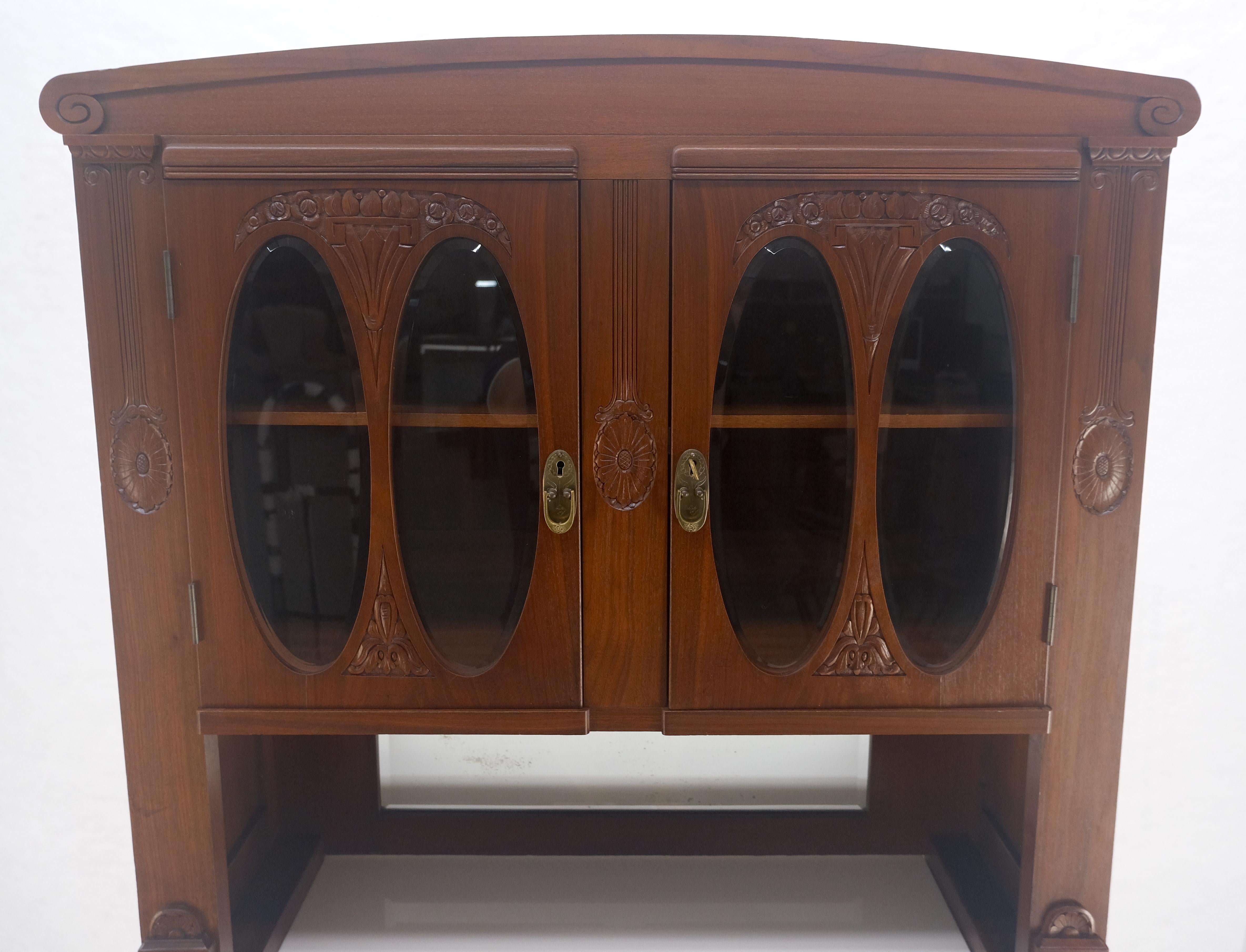 Ottone Credenza francese Art Nouveau Deco in legno di noce e radica, alta 78