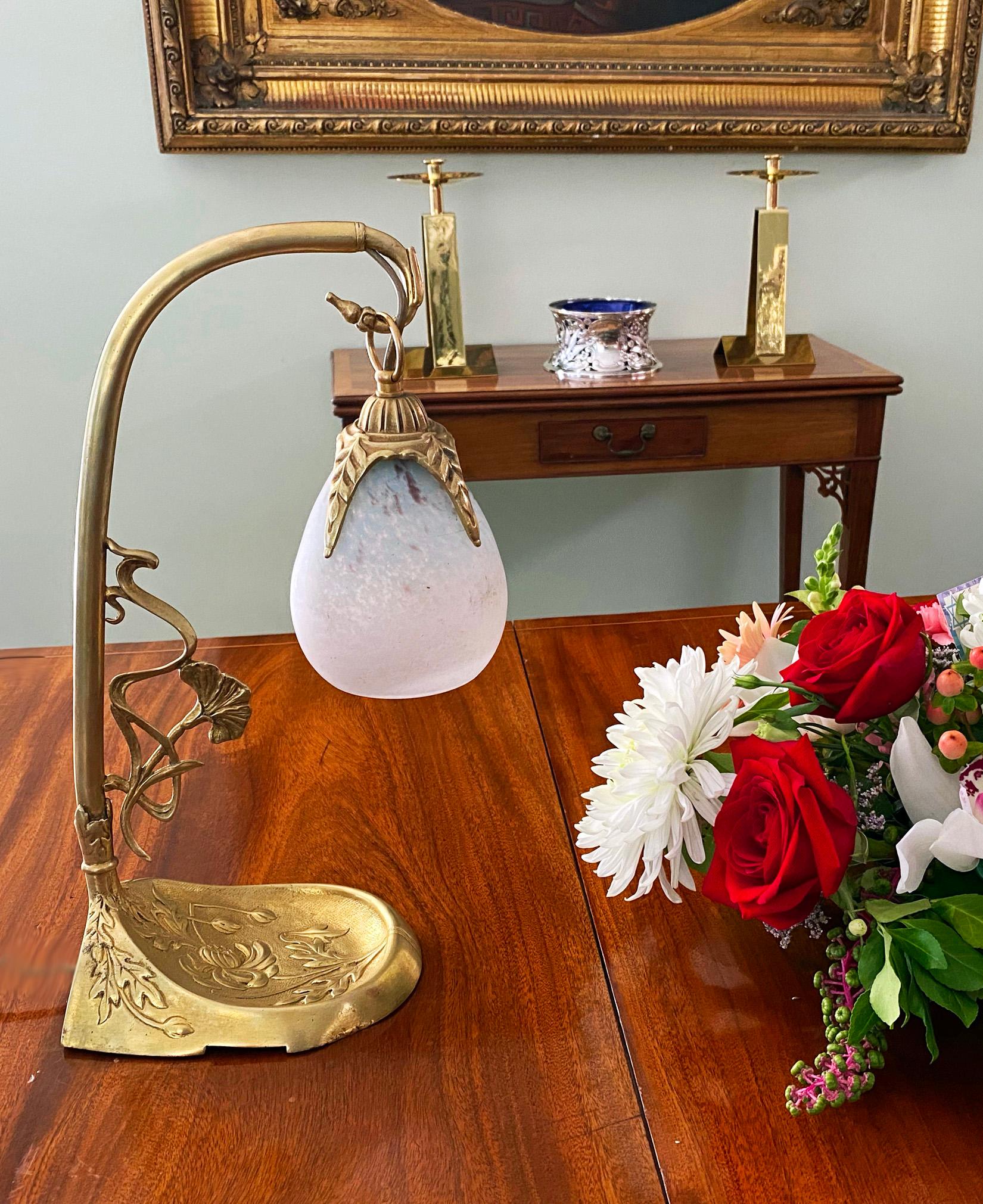 French Art Nouveau desk table lamp by Charles Schneider (Epinay-sur-Seine, Paris), France, ca.1920 on stylized bronze base. The glass shade was made of blown double glass with powders between both layers. Measures approximately 15.75 x 8.75 x 5.25