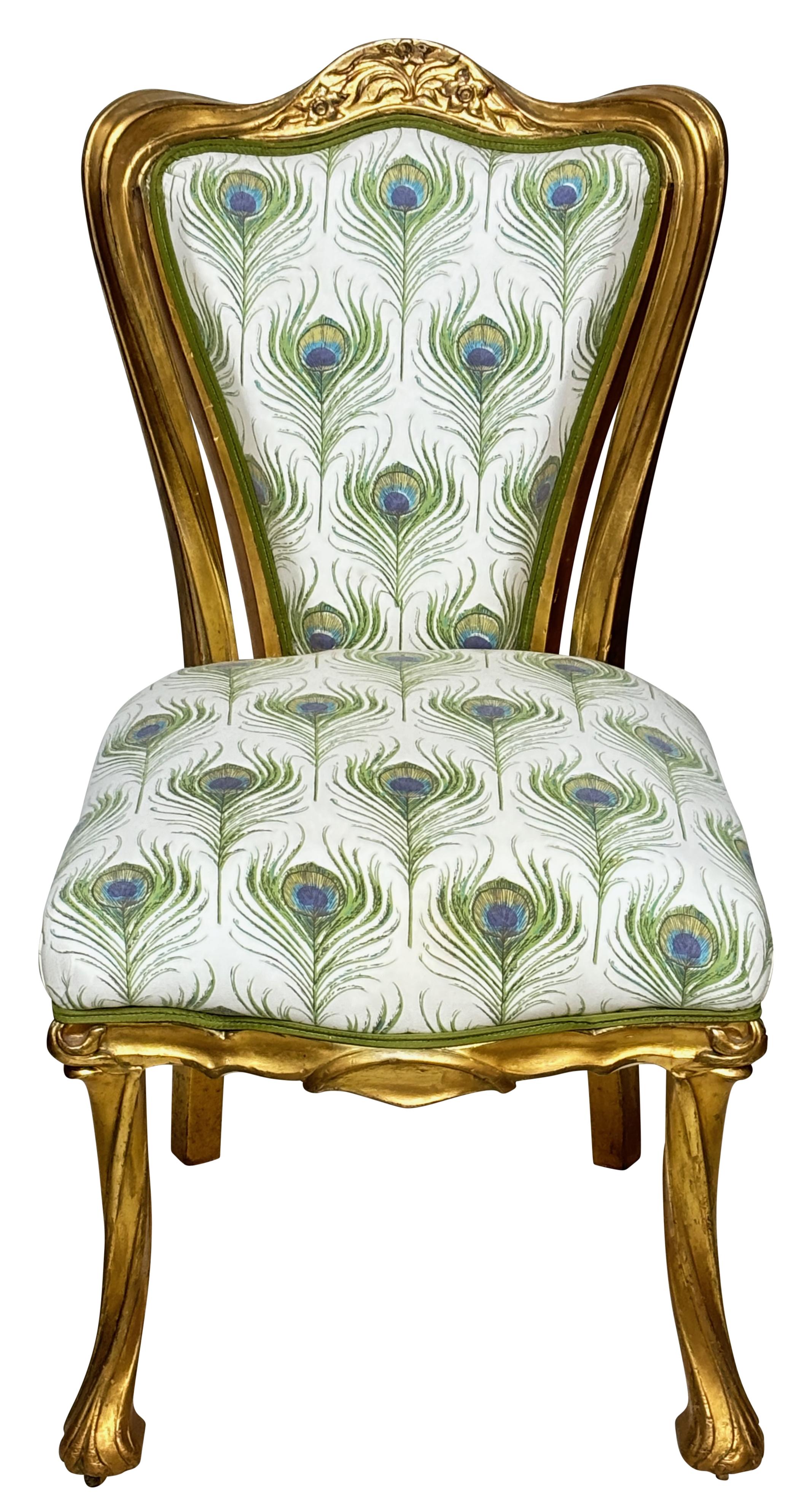 Wunderschöner antiker Jugendstil Beistellstuhl / Schminktischstuhl.
Neuere Polsterung mit Pfauenmuster und mit der ursprünglichen Vergoldung.
Stabil und sattelfest. 
Frankreich, Ende des 19. Jahrhunderts. 