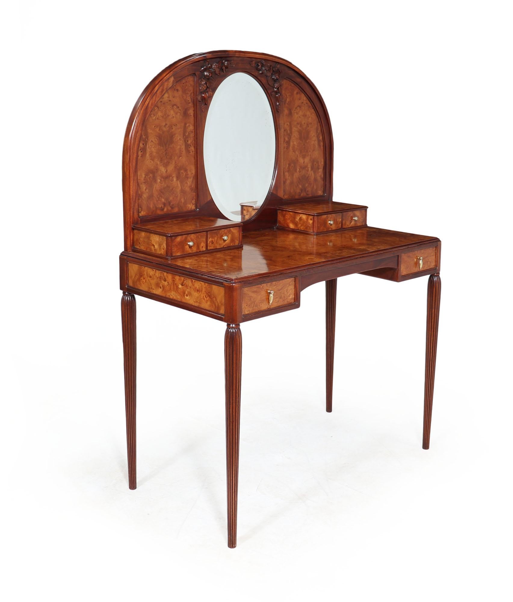 French Art Nouveau Dressing Table in Burr Elm In Good Condition In Paddock Wood Tonbridge, GB