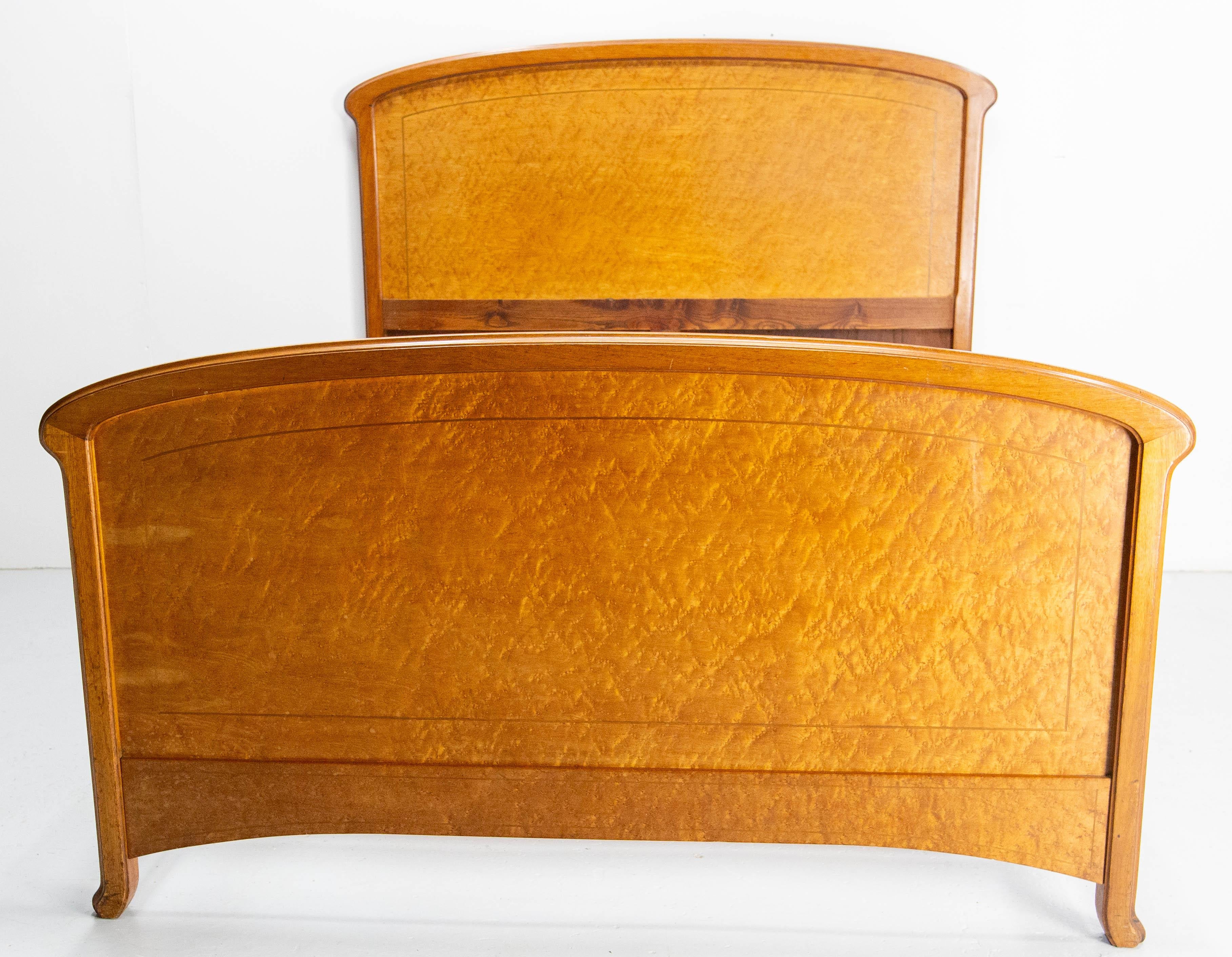 French bed made circa 1900, in the art nouveau period. 
Very characterful
The full-size bedding can be placed on the bed's side rails. 
Good antique condition with signs of use sound and solid.

Shipping
Pack 1: 12 / 16 / 193 cm 10.5 kg
Pack 2: 133