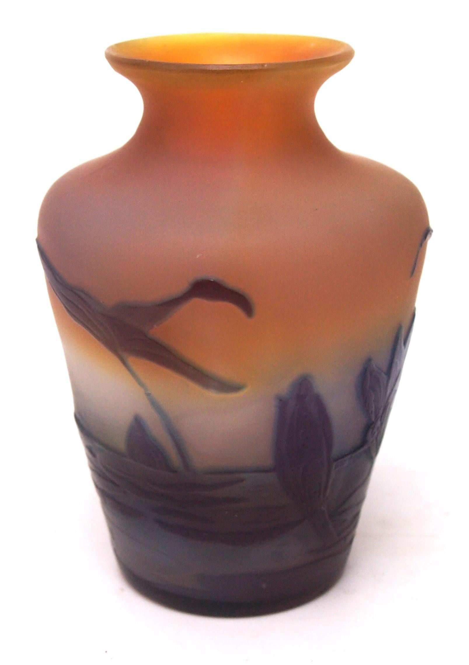 Français Vase en verre aquatique camée Emile Galle, Art Nouveau français  c1920 en vente