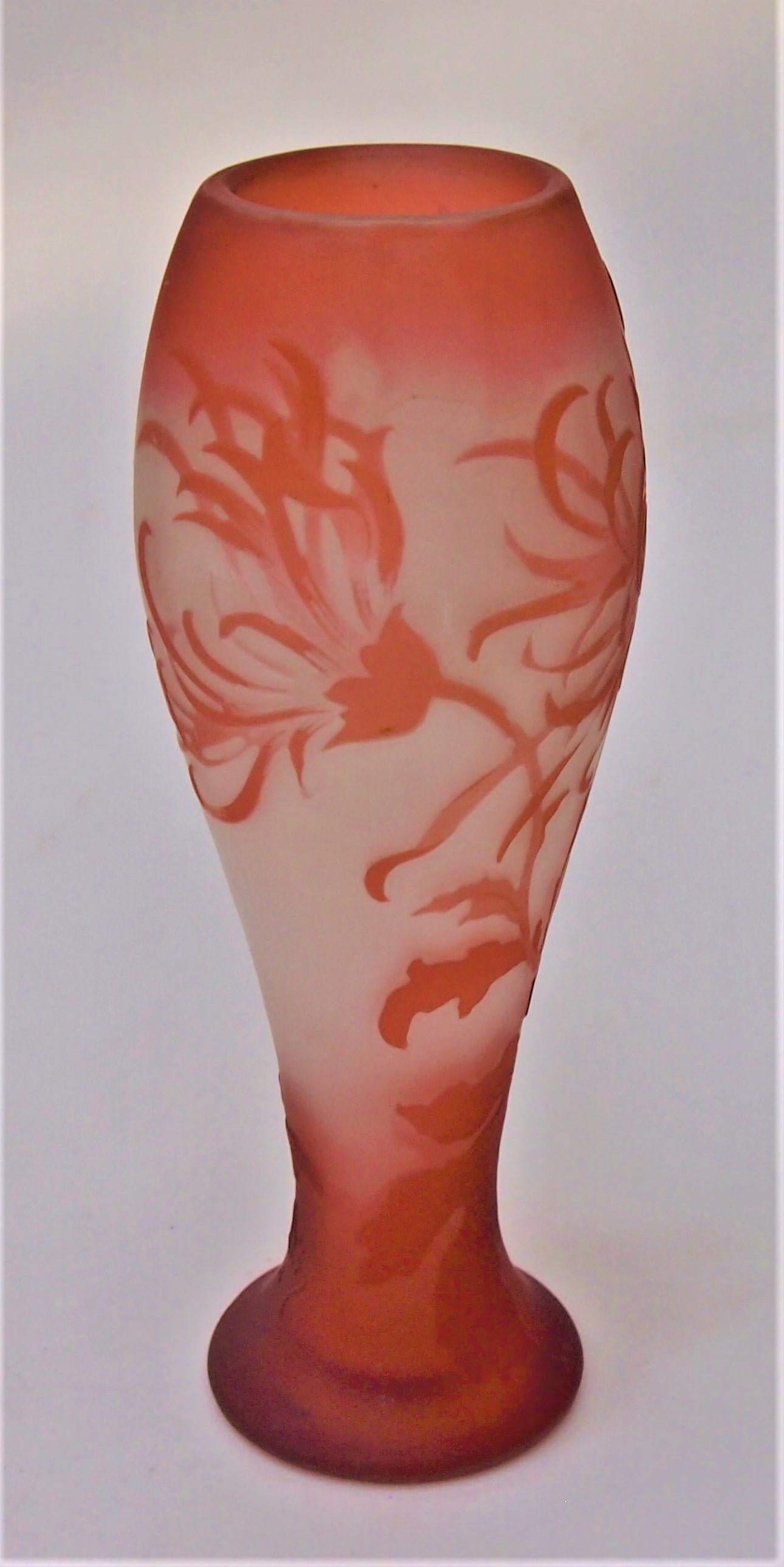 Französischer Jugendstil Emile Galle Kamee-Glas Vase limitierte Auflage, um 1900 im Zustand „Gut“ im Angebot in Worcester Park, GB