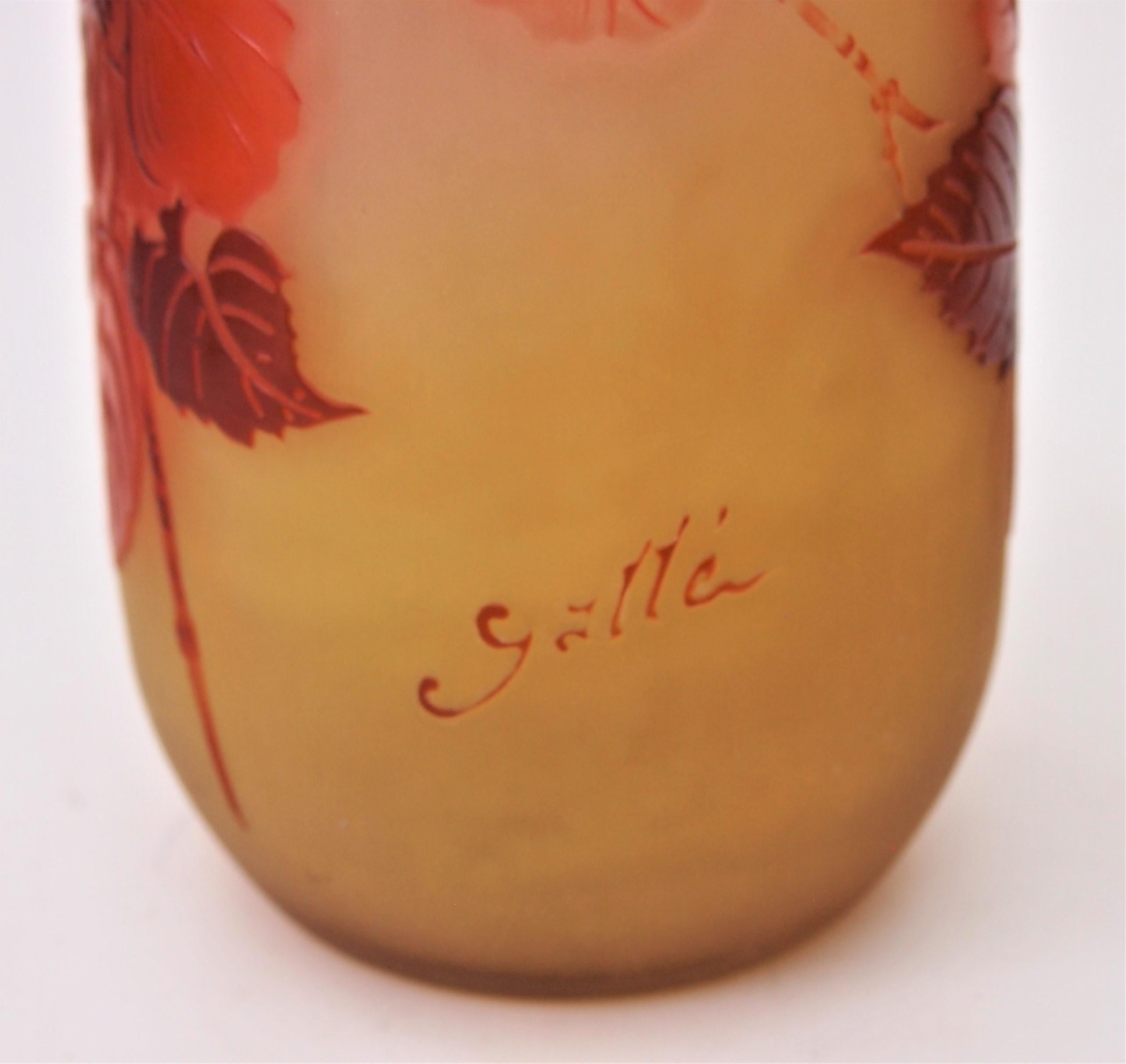 Jarrón francés Art Nouveau Emile Galle de vidrio camafeo Prunus en flor c1920 principios del siglo XX en venta