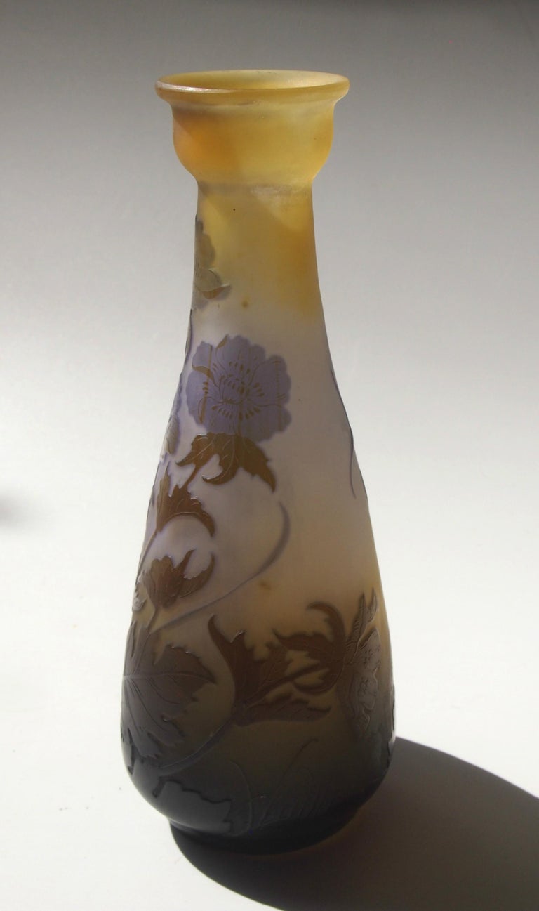 French Art Nouveau Emile Galle Cameo Glass Vase Signed circa 1900, Amenomes In Good Condition For Sale In London, GB