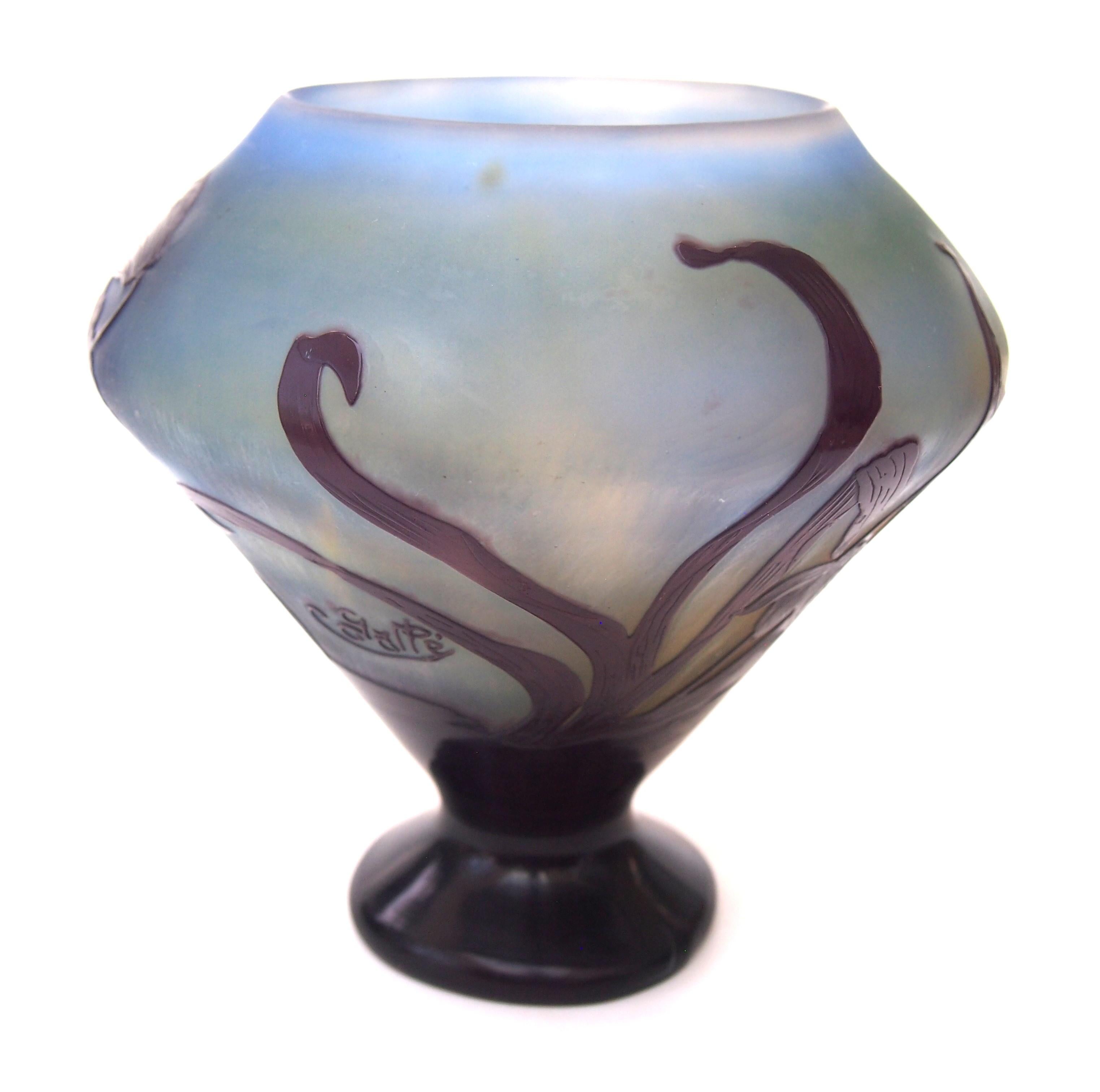French Art Nouveau Emile Galle Cameo Glass Vase with Snowdrops In Good Condition For Sale In Worcester Park, GB