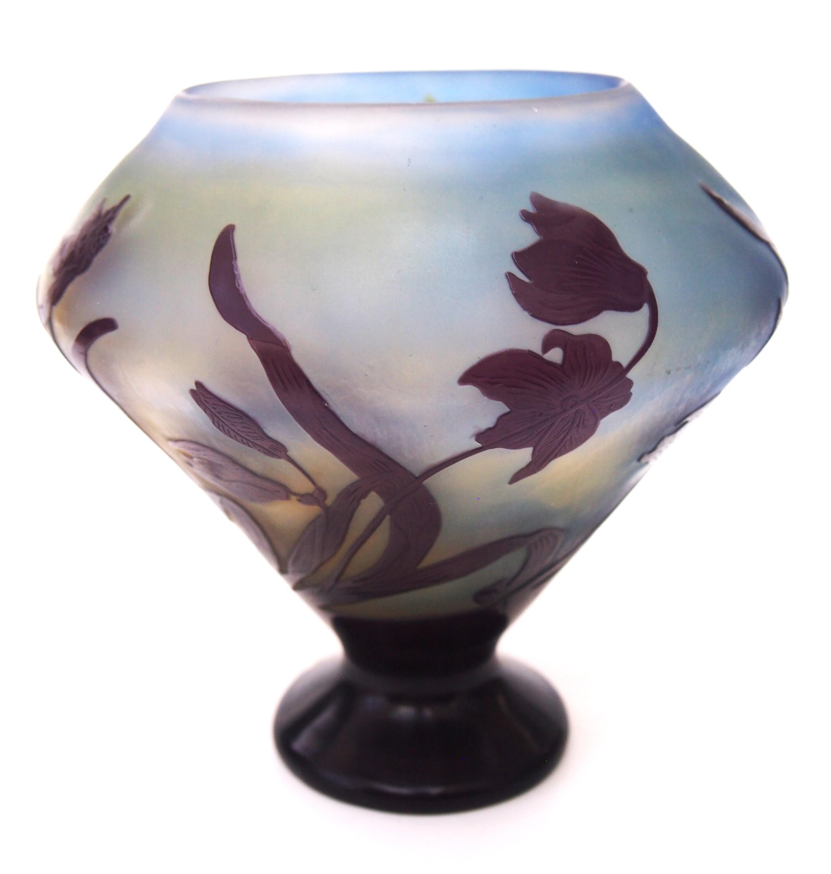 Early 20th Century French Art Nouveau Emile Galle Cameo Glass Vase with Snowdrops For Sale