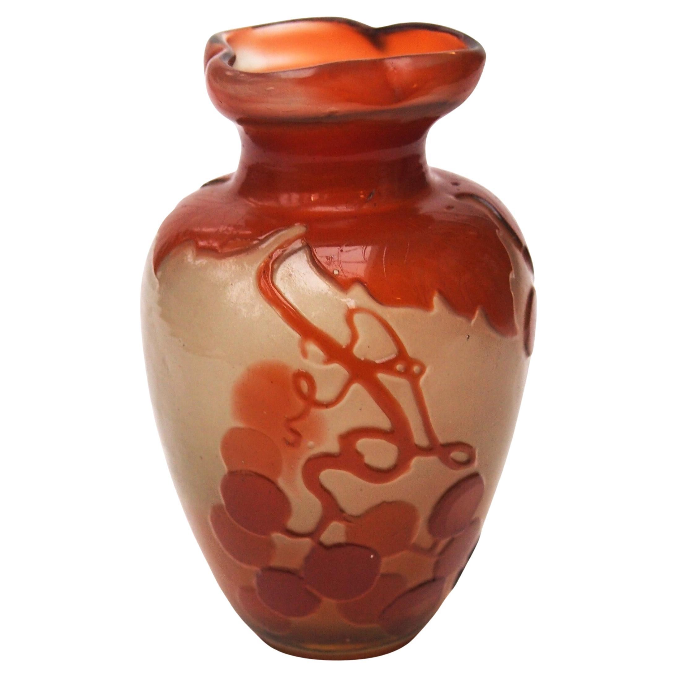 Vaso in vetro lucido francese Art Nouveau Emile Galle Orange Fire C1899