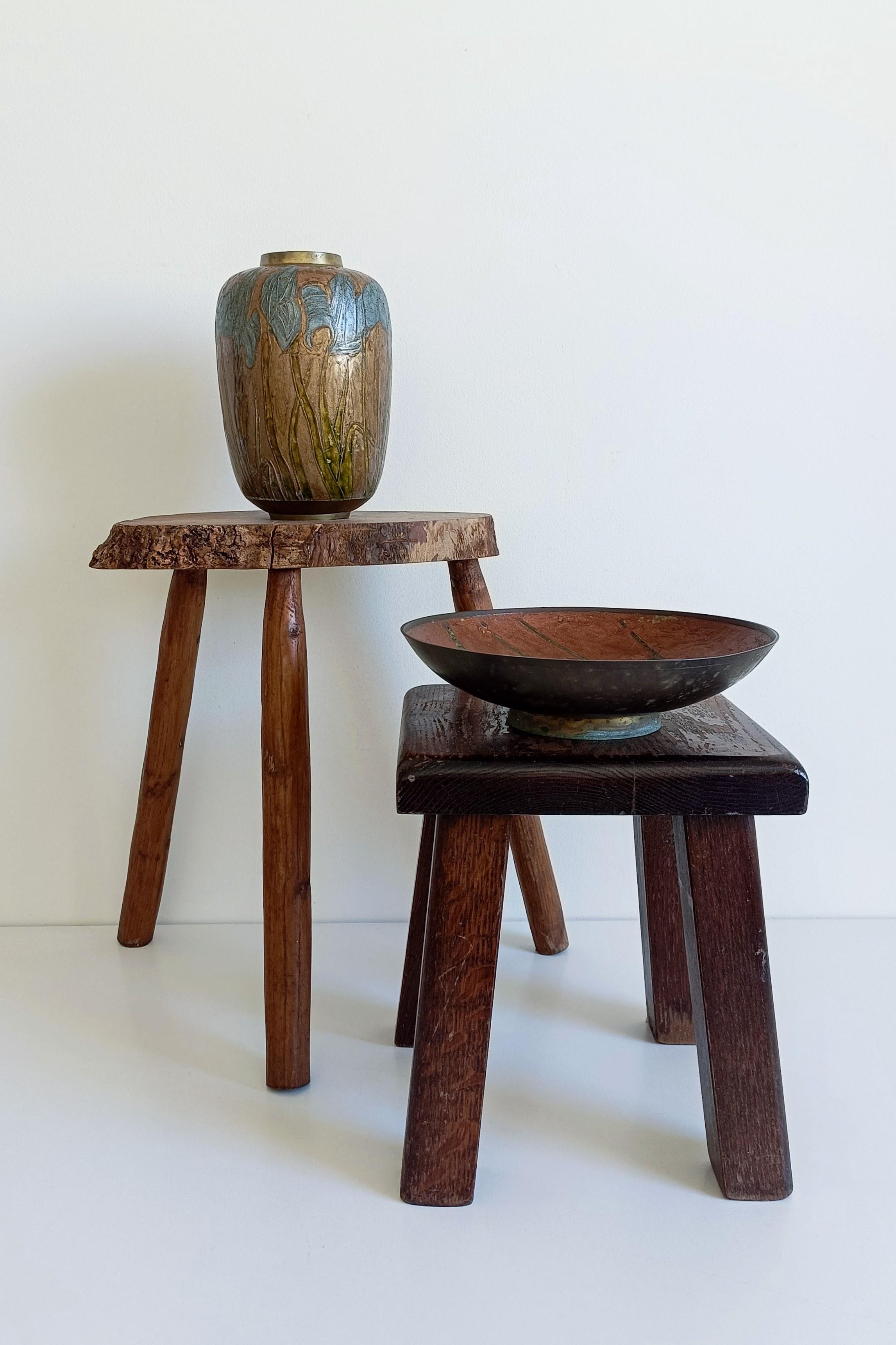 Ciotola francese in stile Art Nouveau smaltata (Cloisonné), 1900 circa

Una straordinaria ciotola francese in stile Art Nouveau cloisonné risalente all'inizio del XX secolo. Questo pezzo finemente lavorato presenta una scena di giardino acquatico