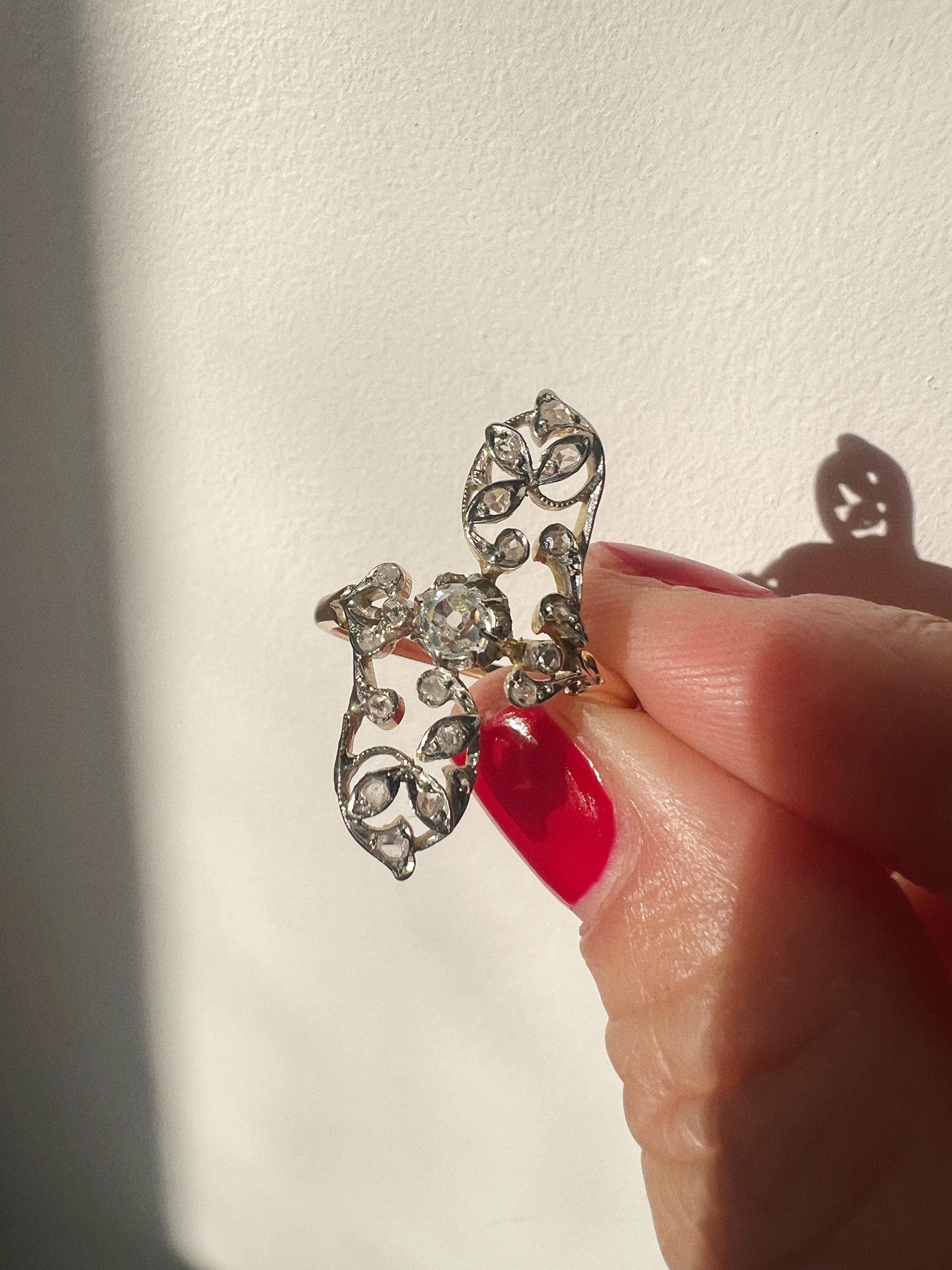 Taille vieille mine Bague marquise fleur en or 18k diamantée, époque Art Nouveau français