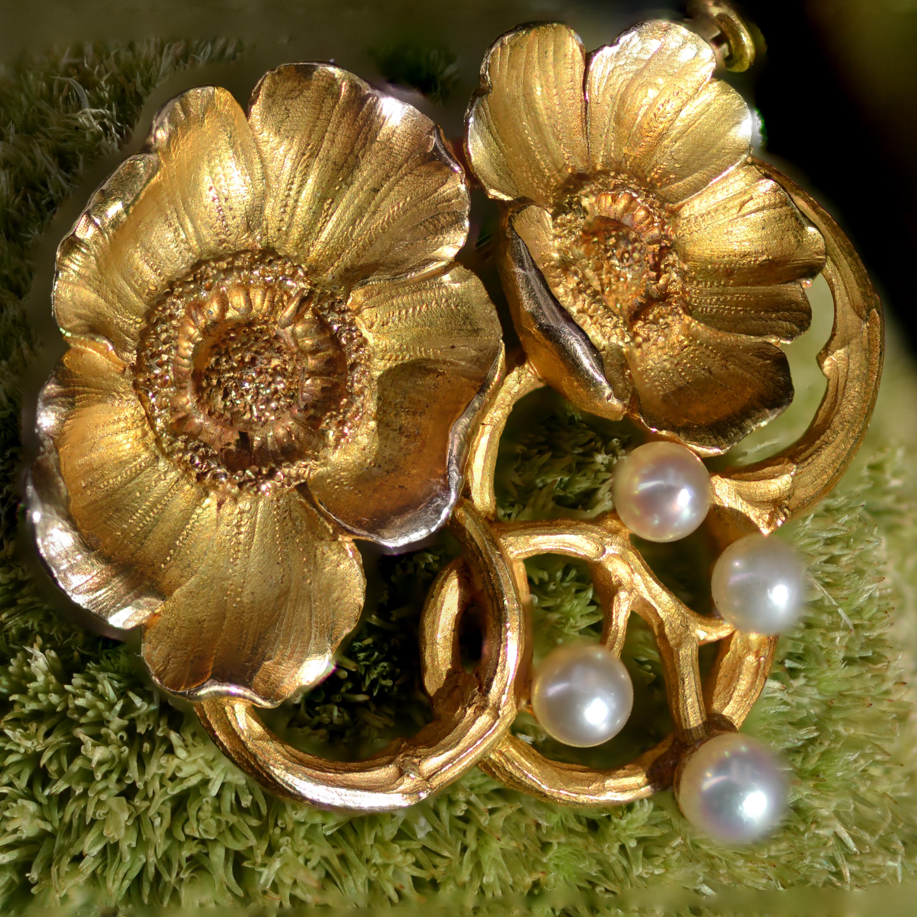 French Art Nouveau Fine Pearls 18 Karat Yellow Gold Flower Brooch Gaston Laffite For Sale 7