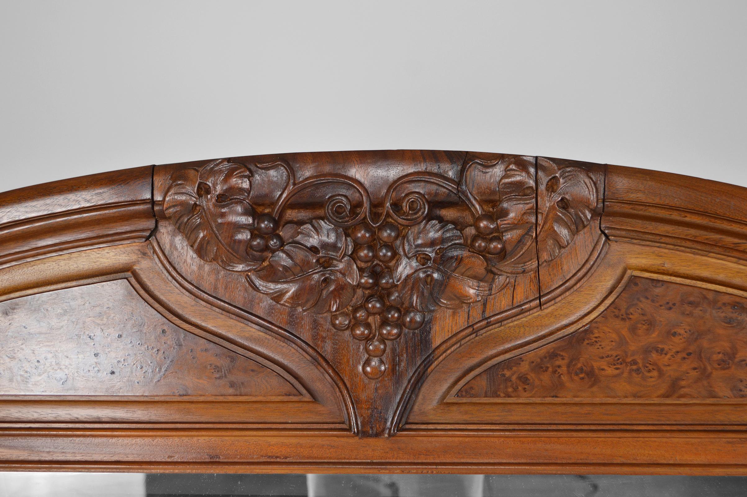 French Art Nouveau Fireplace Mantel Mirror, Carved Walnut and Burl, circa 1905 In Good Condition For Sale In L'Etang, FR