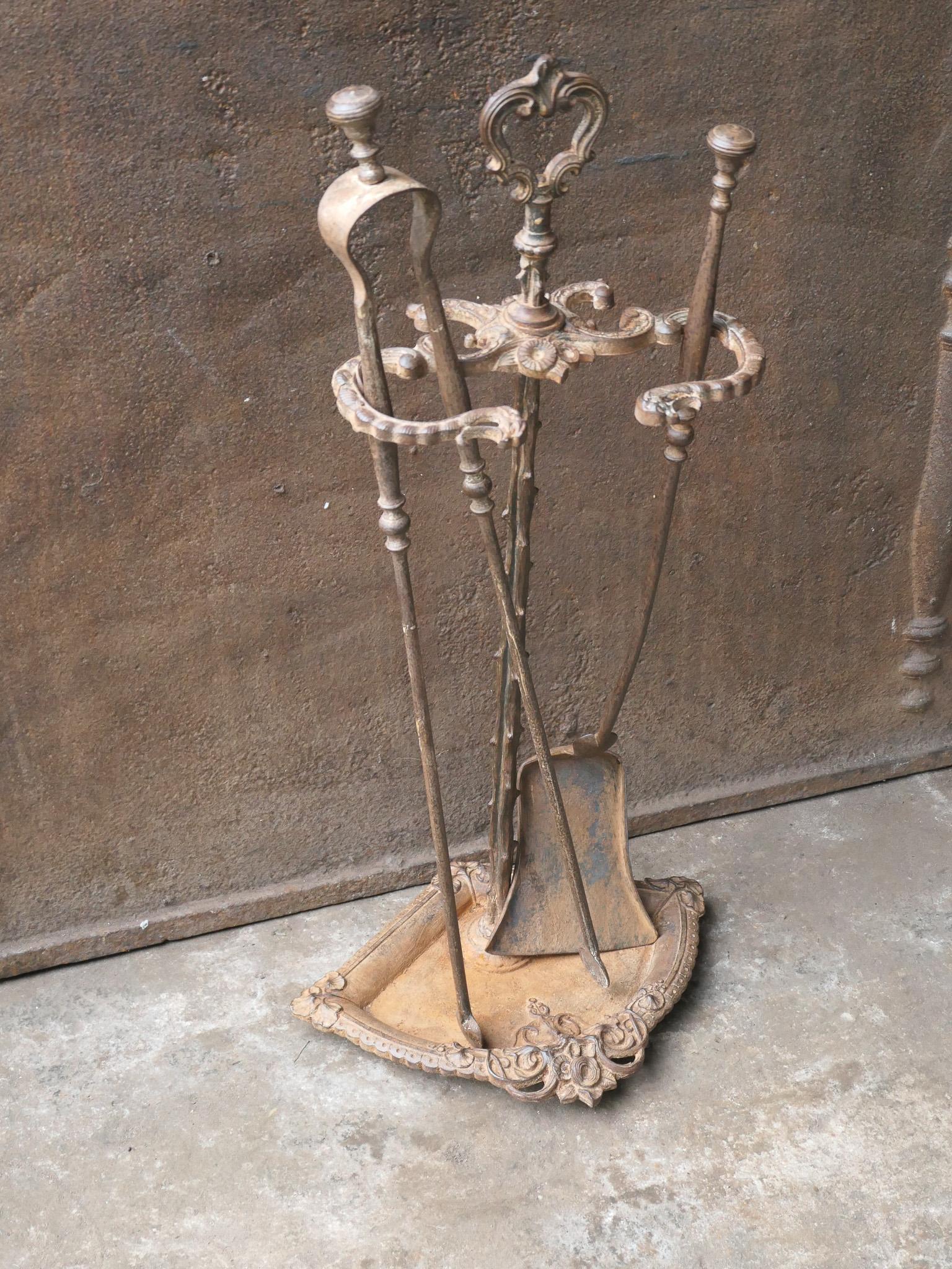 Ferro Attrezzi per caminetto in stile Art Nouveau francese, periodo inizio XX secolo in vendita