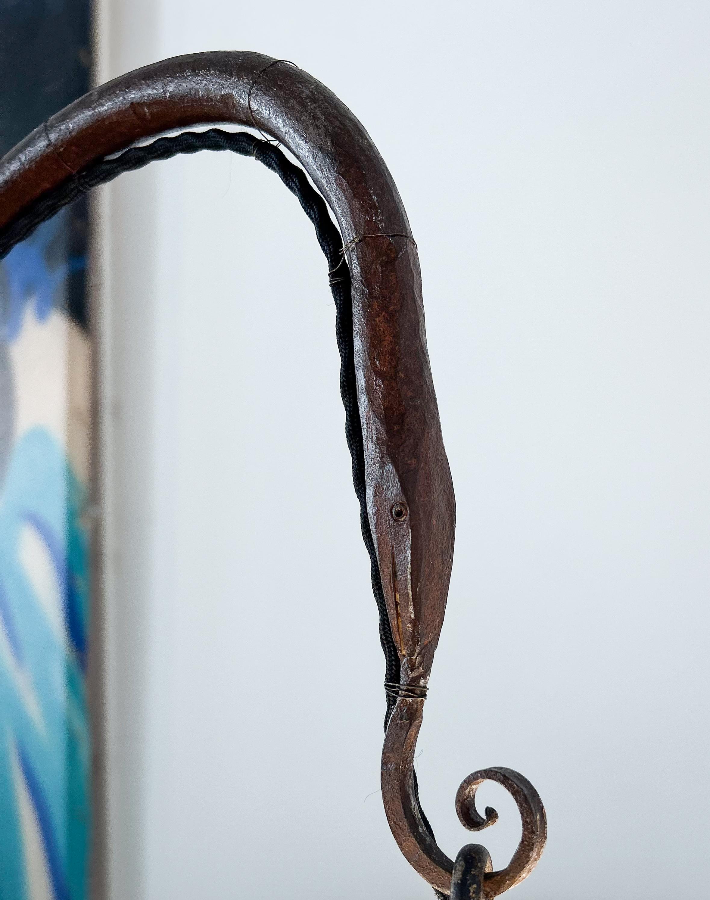 French Art Nouveau Floor Lamp in Wrought Iron In Excellent Condition For Sale In PARIS, FR