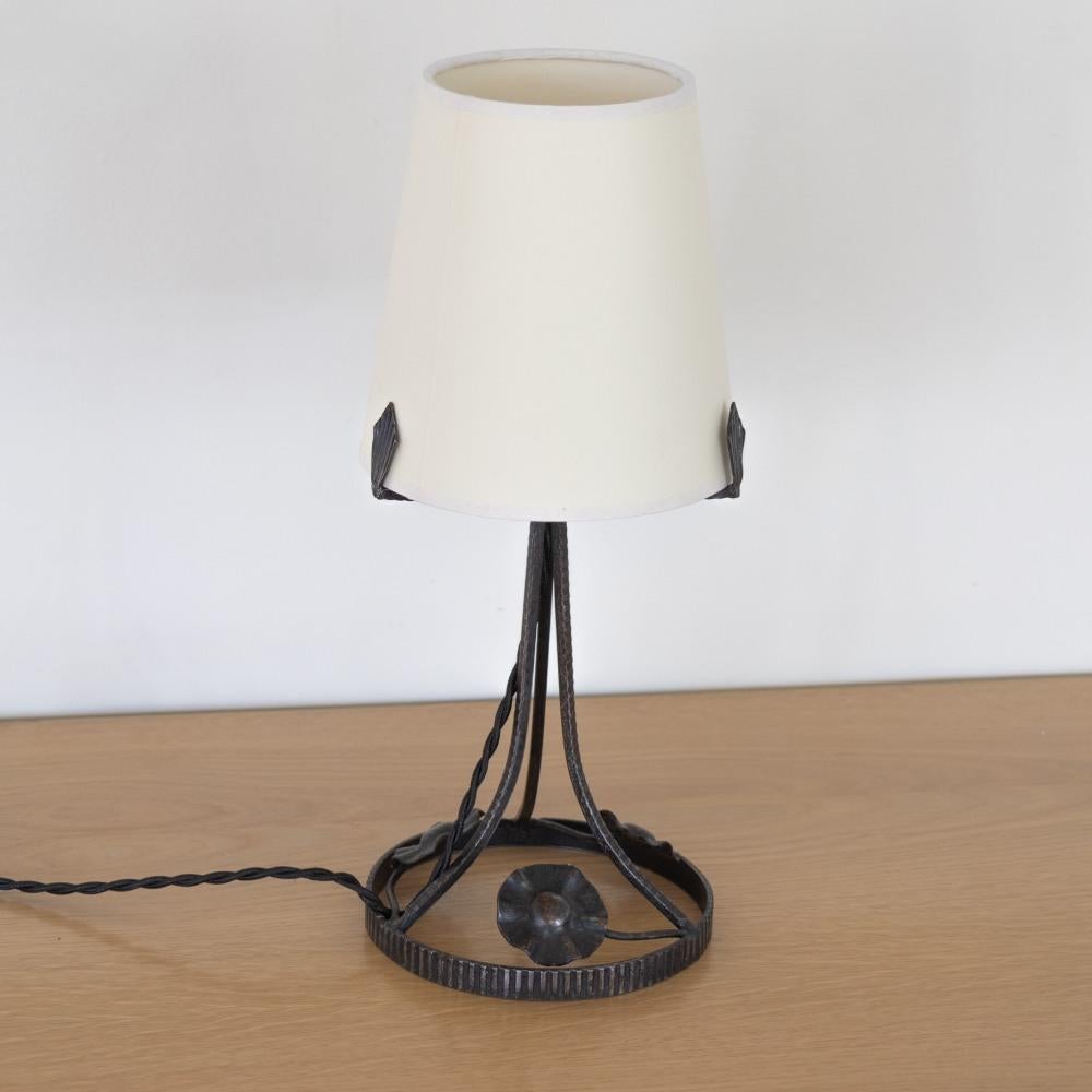 French Art Nouveau Floral Iron Table Lamp For Sale 1