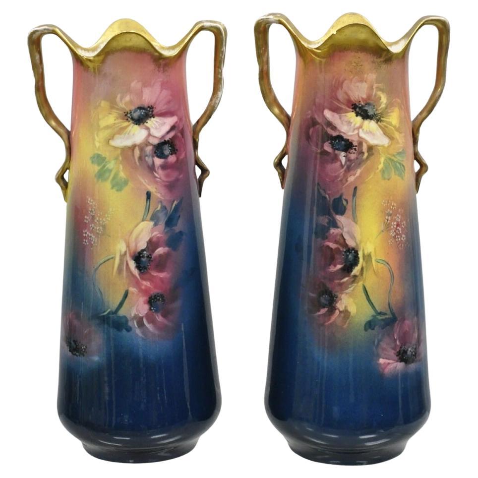 Vase autrichien 17" en porcelaine bleu rose peint floral Art Nouveau - Paire en vente