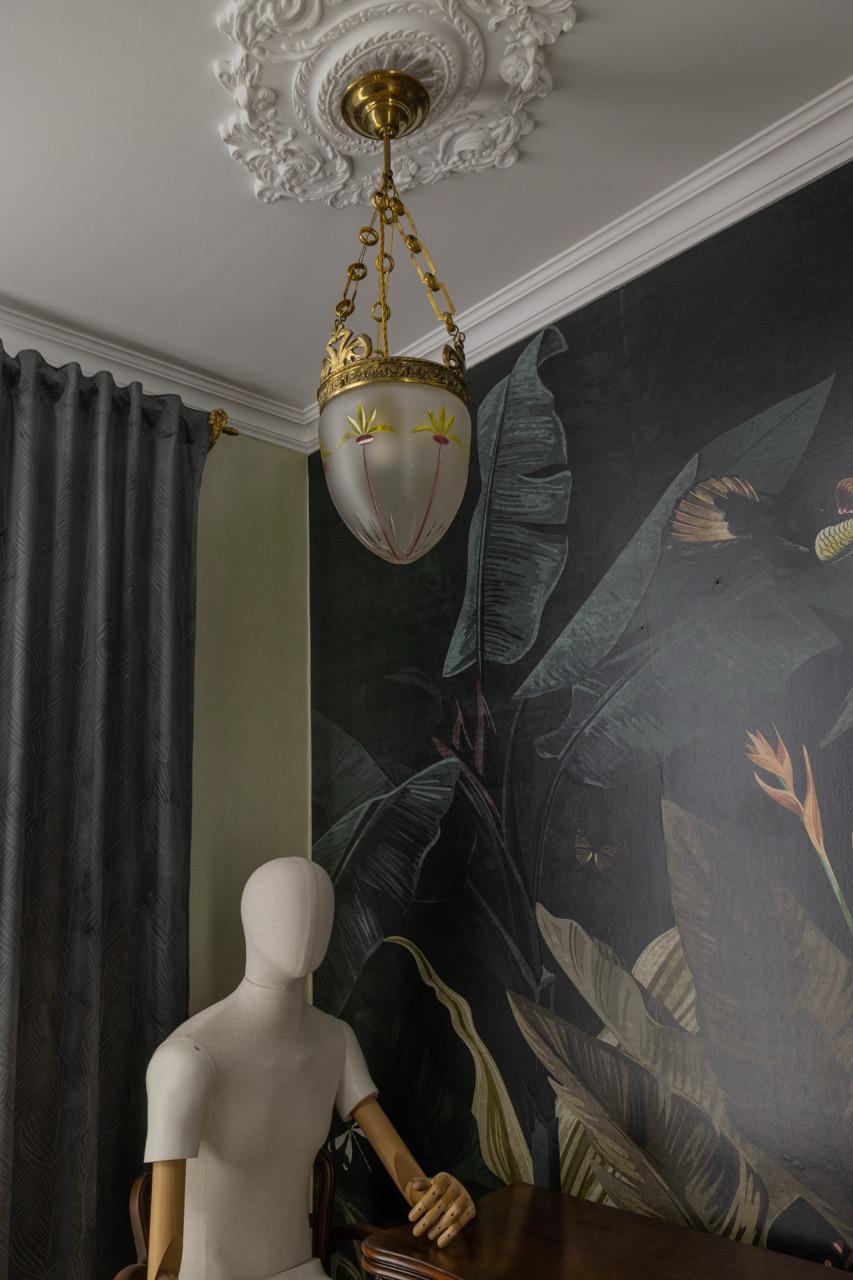 French Art Nouveau Frosted and Cut Glass Pendant Light with Bronze Mount, 1920s For Sale 11