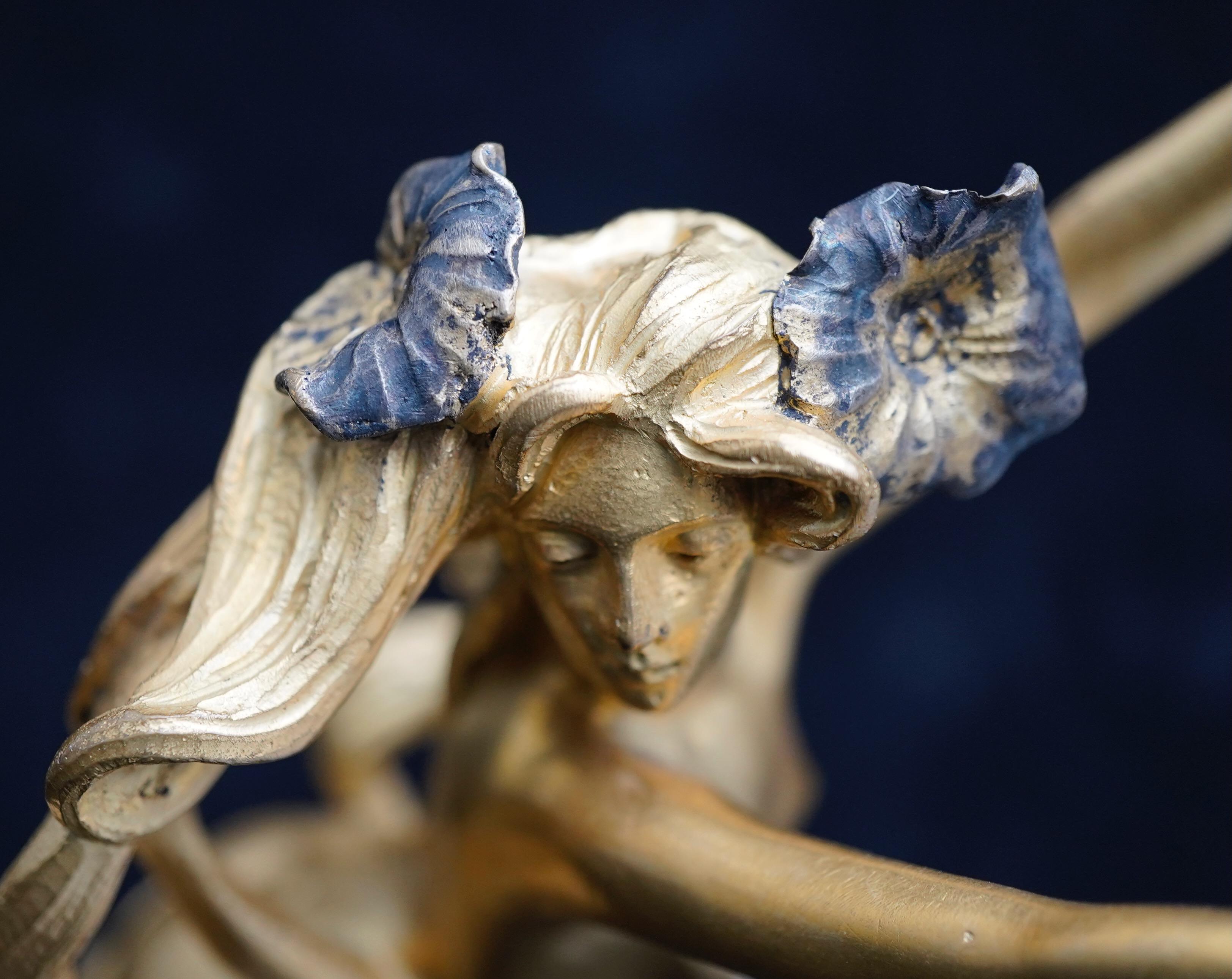 Art nouveau Bronze doré Art Nouveau représentant une sirène tenant un coquillage par Louchet Foundry en vente