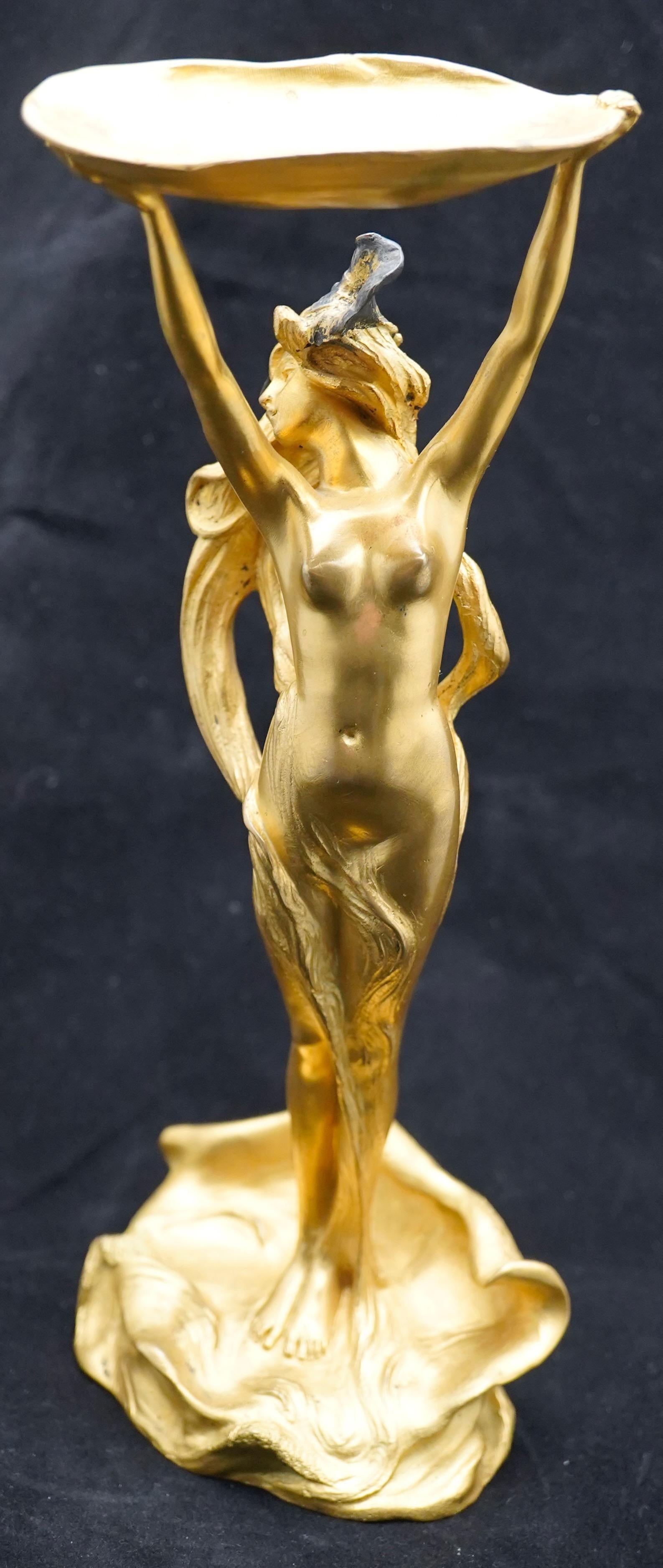 Français Bronze doré Art Nouveau représentant une sirène tenant un coquillage par Louchet Foundry en vente
