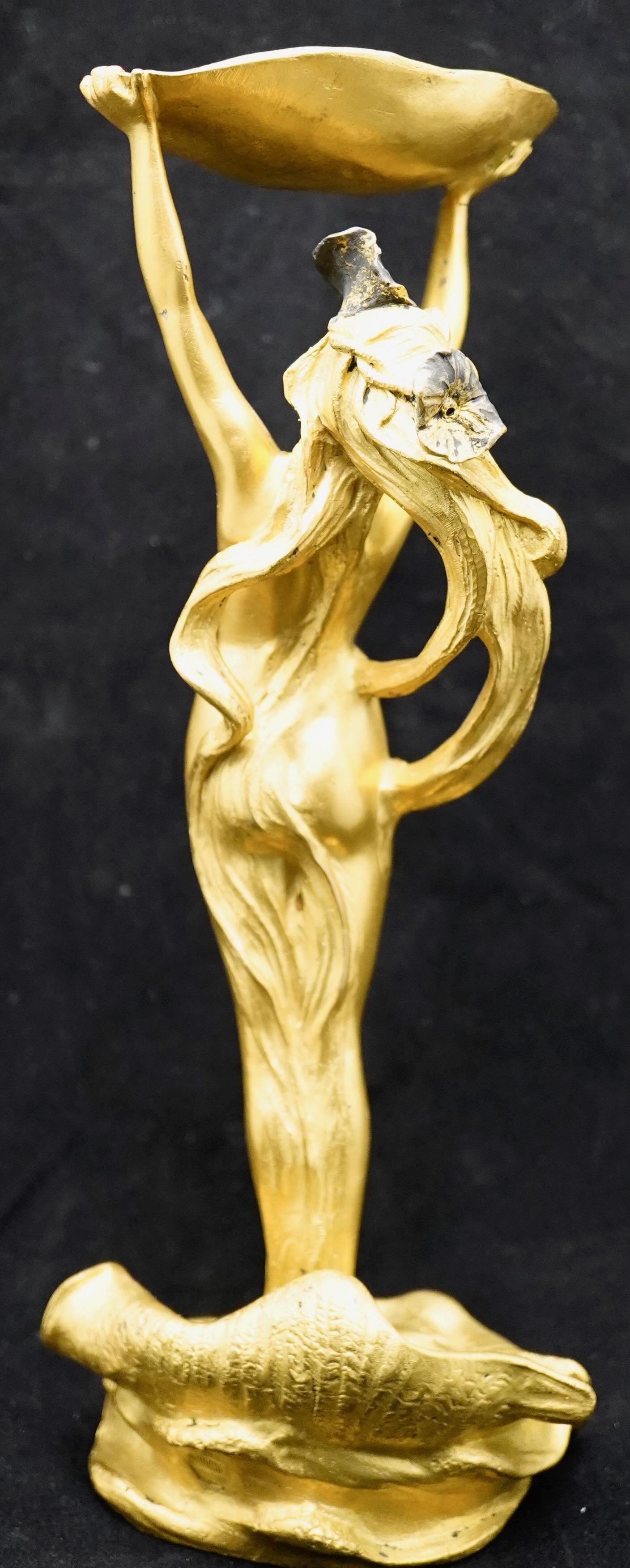 Bronze doré Art Nouveau représentant une sirène tenant un coquillage par Louchet Foundry Bon état - En vente à Sarasota, FL