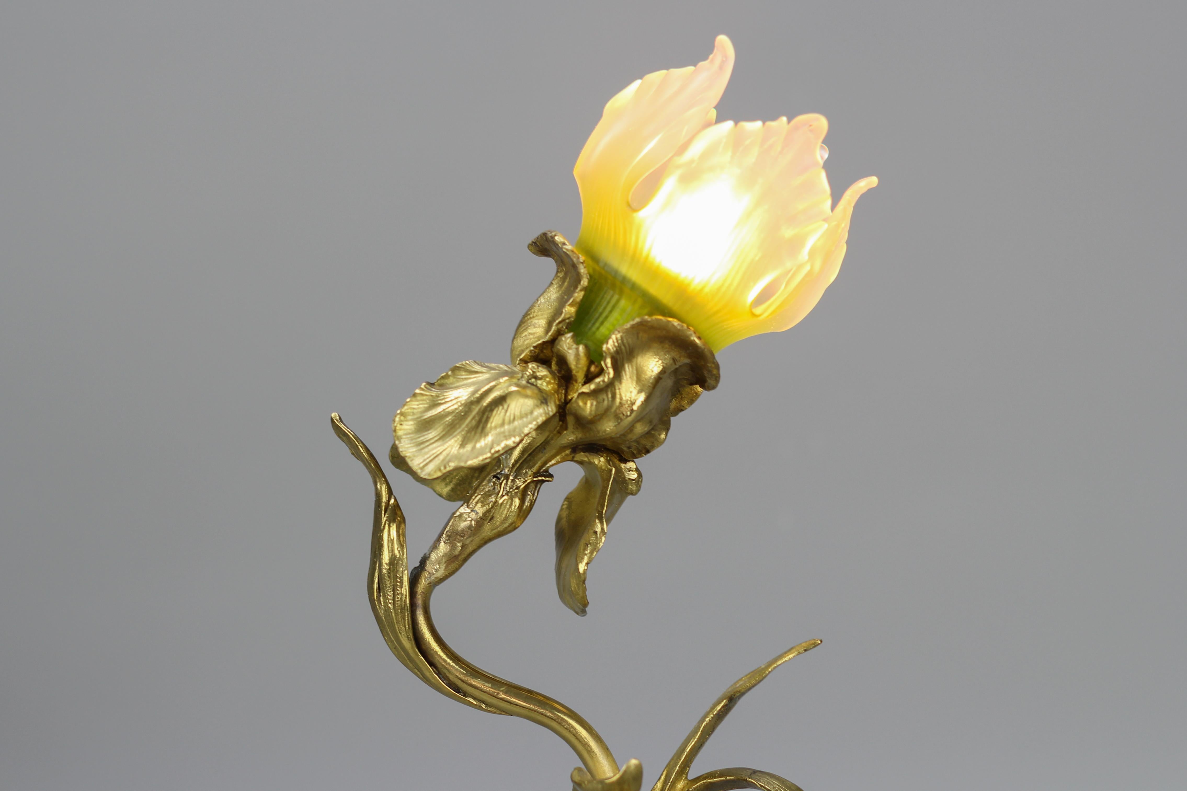 French Art Nouveau Gilt Bronze and Glass Iris-Shaped Table Lamp 7