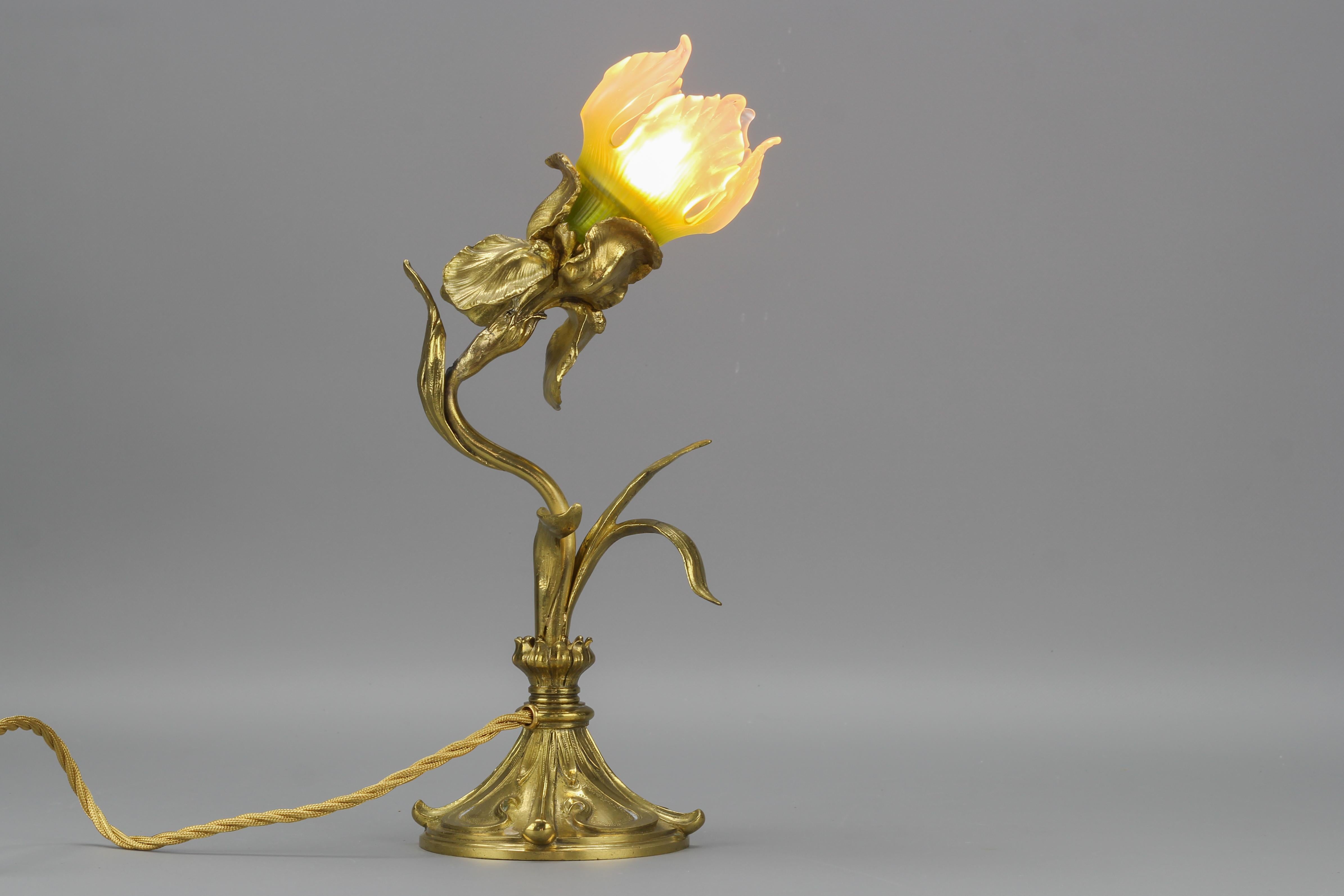 French Art Nouveau Gilt Bronze and Glass Iris-Shaped Table Lamp 8