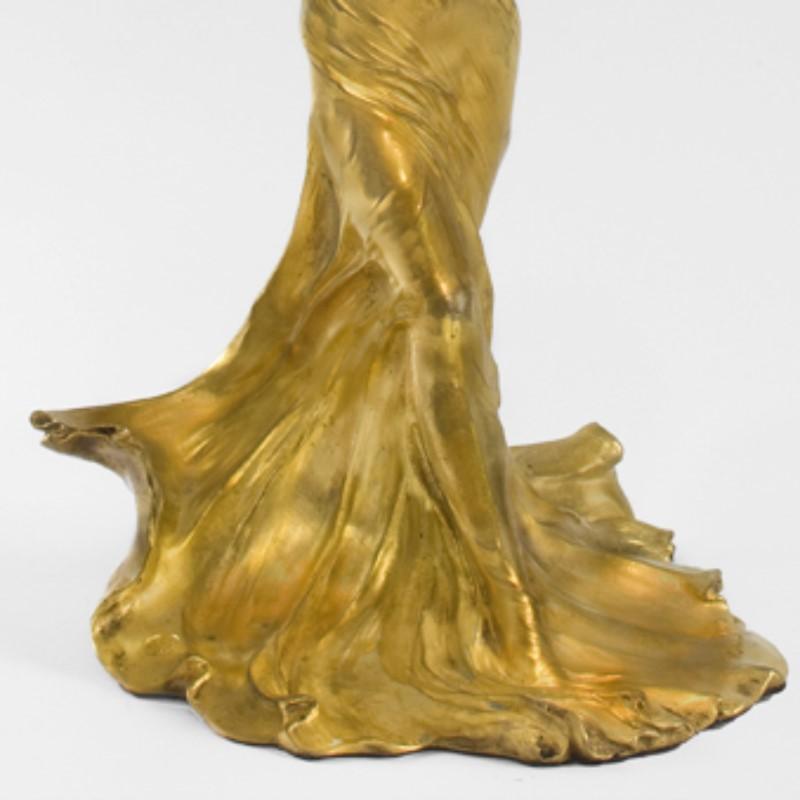 French Art Nouveau Gilt Bronze Lighted Sculpture of Loïe Fuller by Raoul Larche In Excellent Condition In New York, NY
