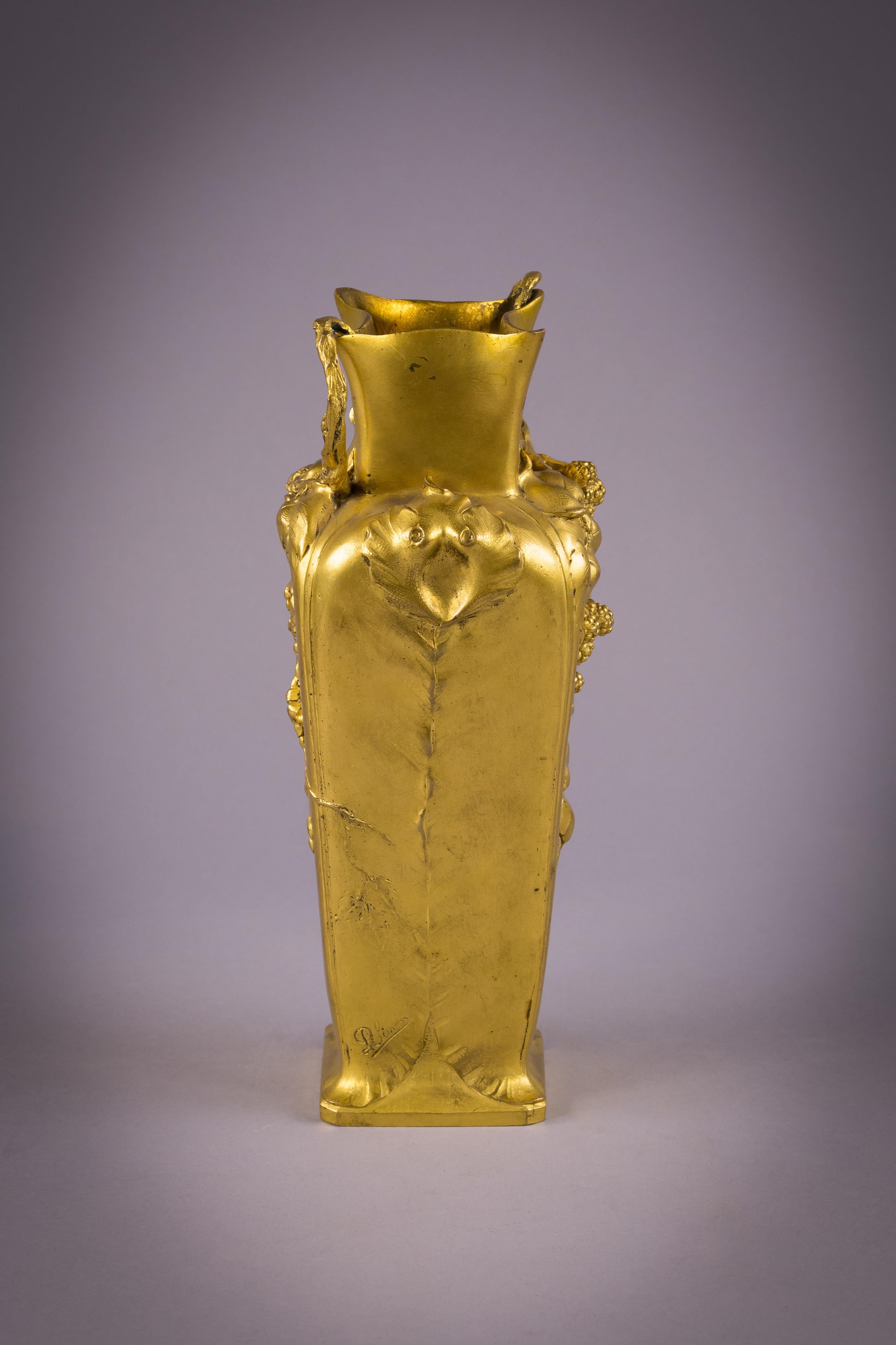 French Art Nouveau Gilt Bronze Vase, circa 1880 For Sale 2