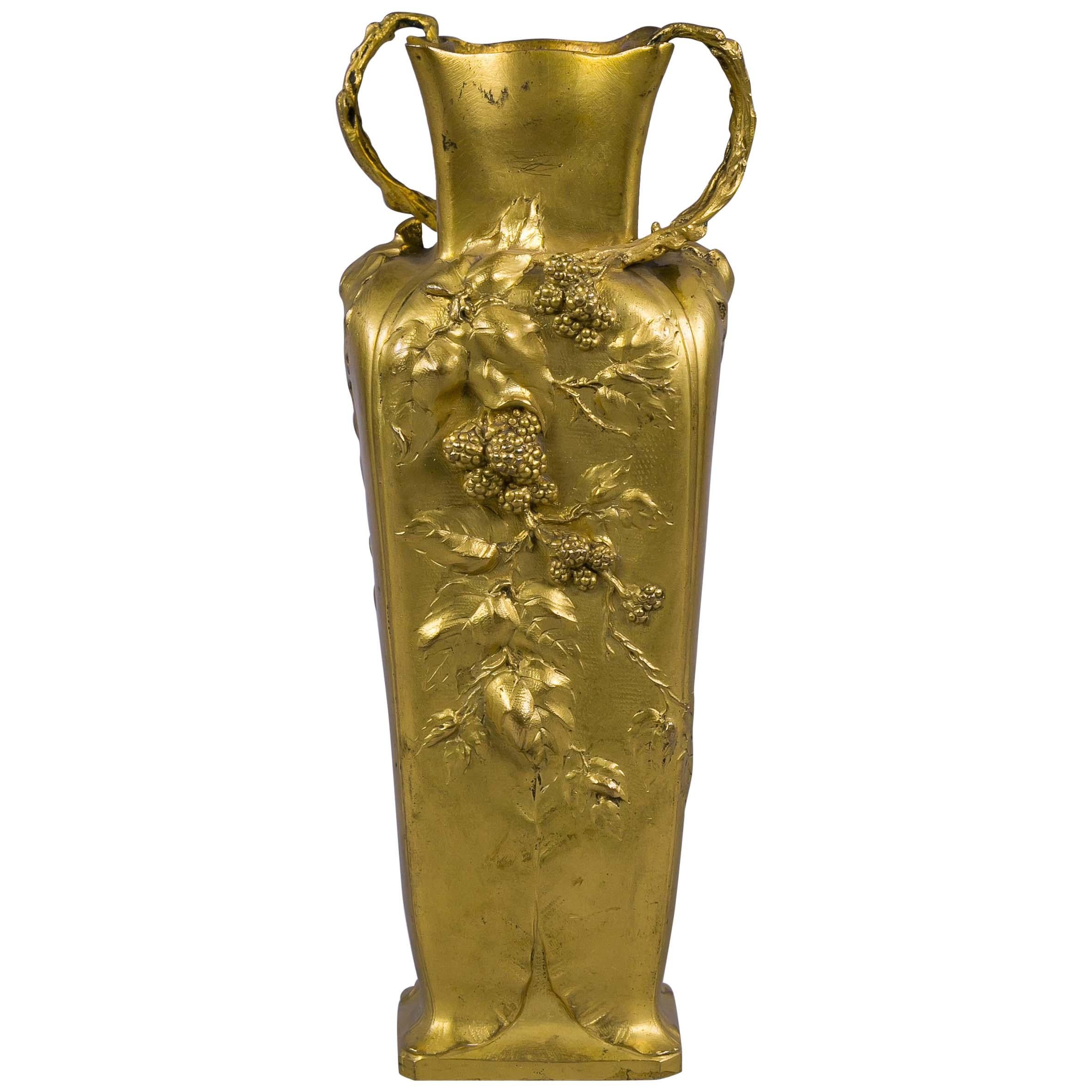 Vase en bronze doré de style Art nouveau français, vers 1880