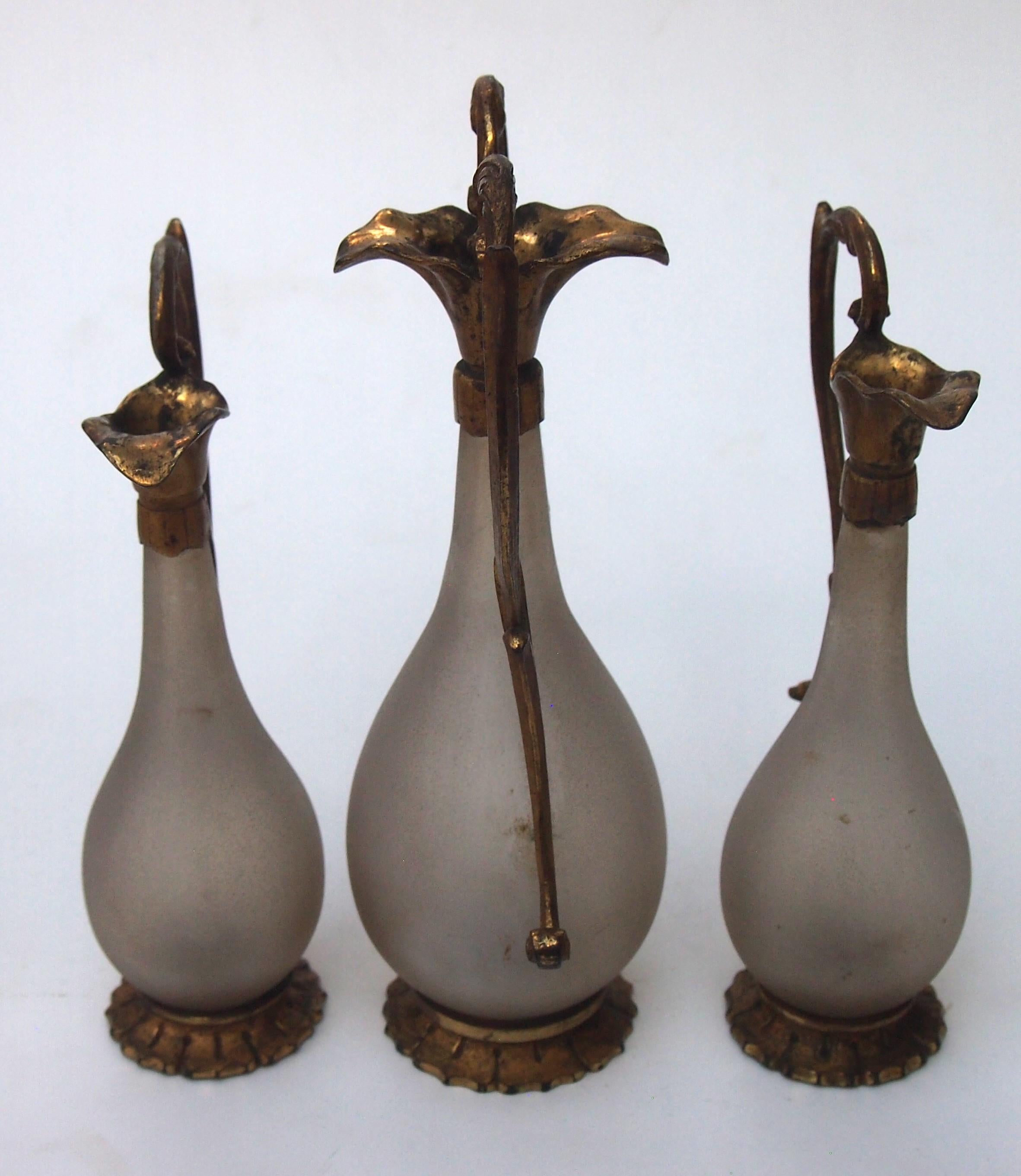 Guarnizione francese Art Nouveau in vetro e metallo ornata in tre parti, 1900 ca. In condizioni discrete in vendita a Worcester Park, GB