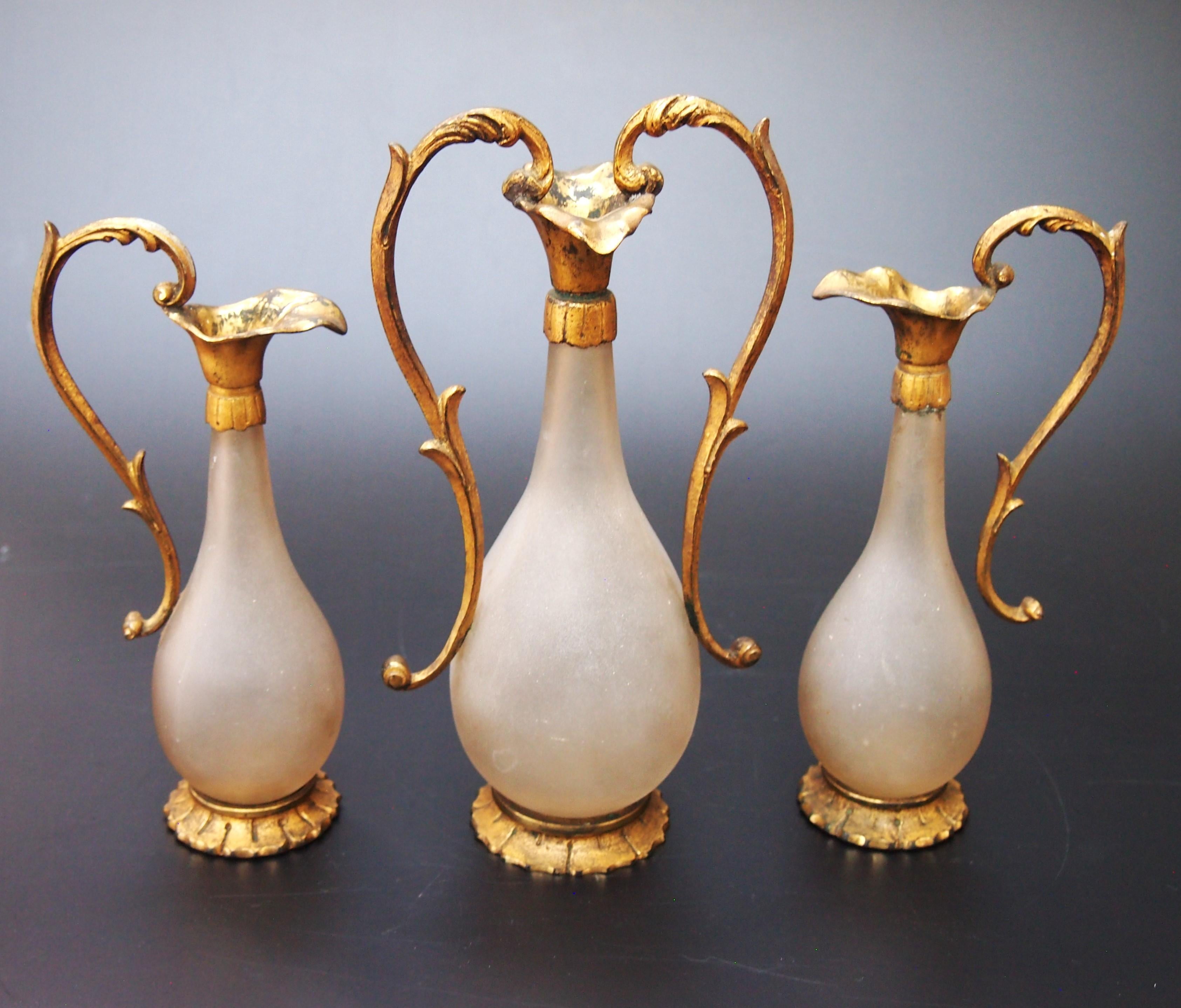 Guarnizione francese Art Nouveau in vetro e metallo ornata in tre parti, 1900 ca. in vendita 2