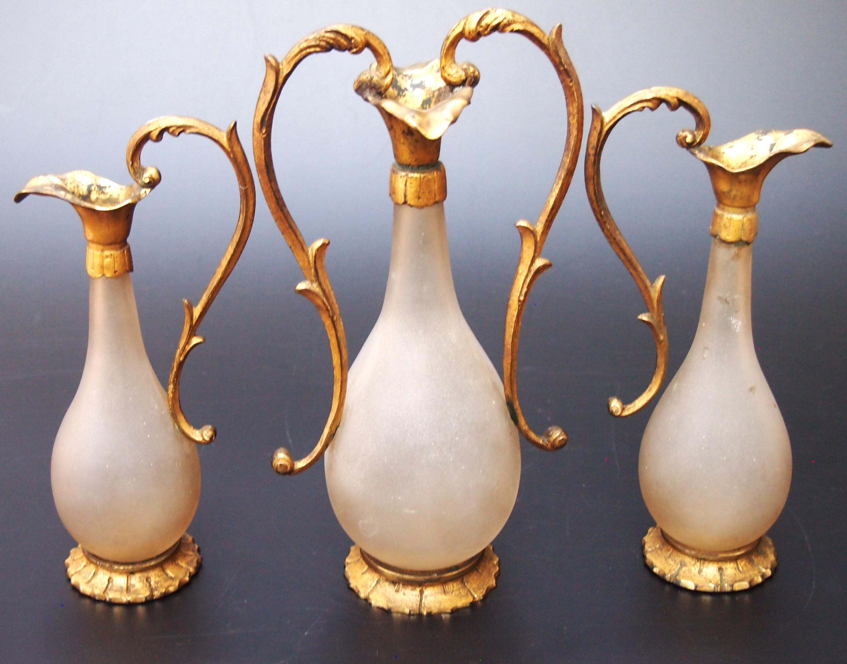 Guarnizione francese Art Nouveau in vetro e metallo ornata in tre parti, 1900 ca. in vendita 3
