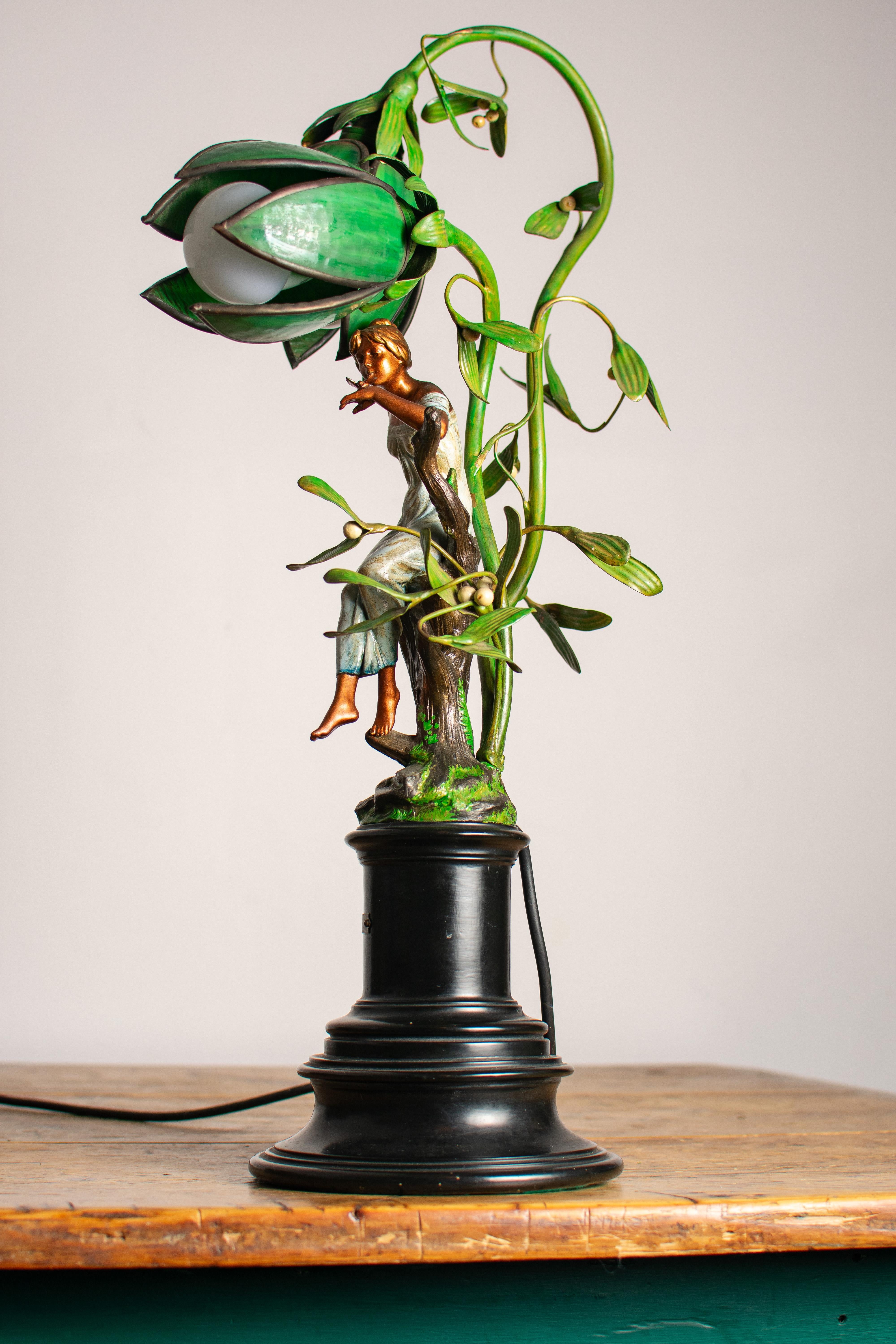 Jugendstil-Tischlampe aus Glas und Zinn mit Blumenmotiven im Angebot 5