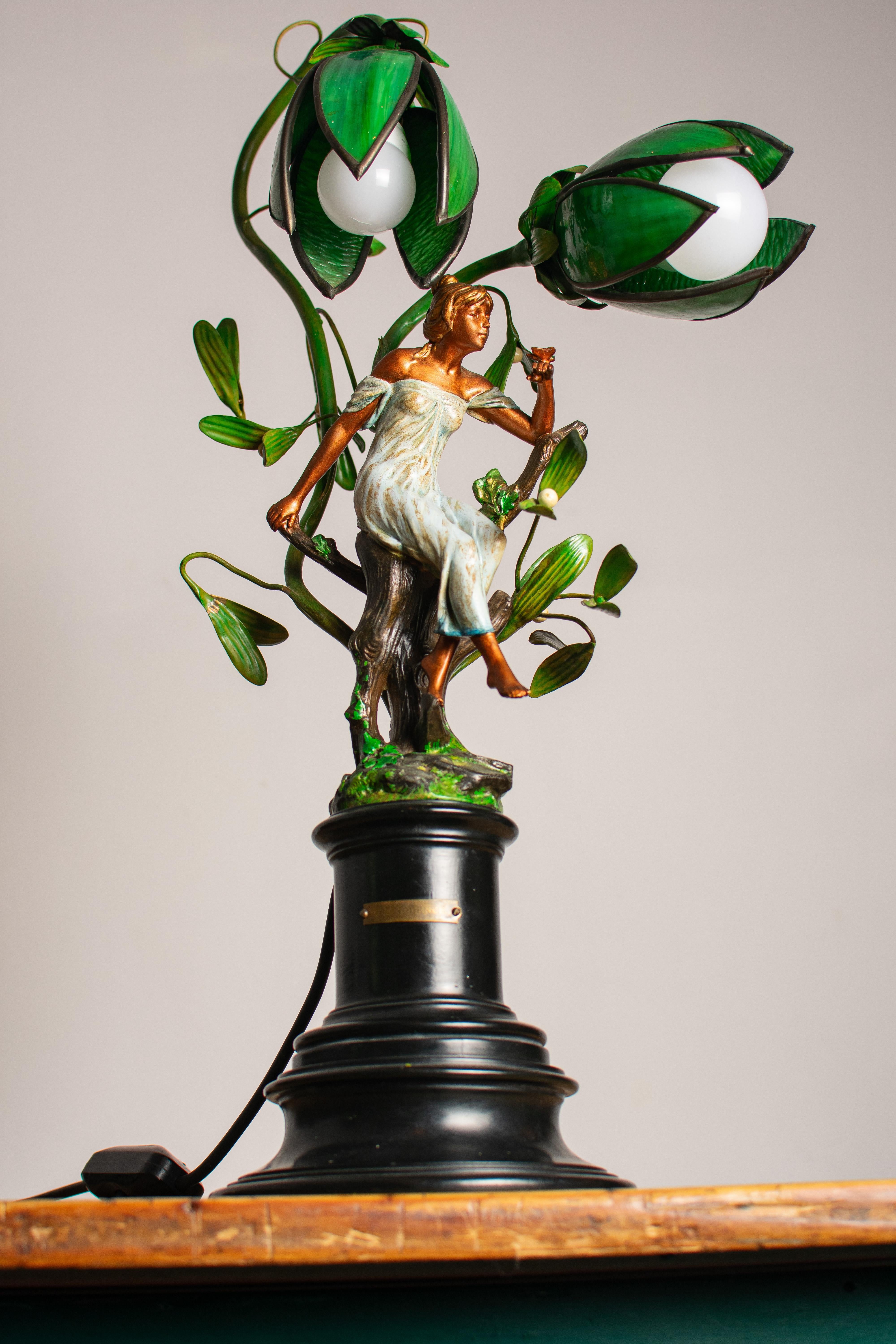 Jugendstil-Tischlampe aus Glas und Zinn mit Blumenmotiven im Angebot 7