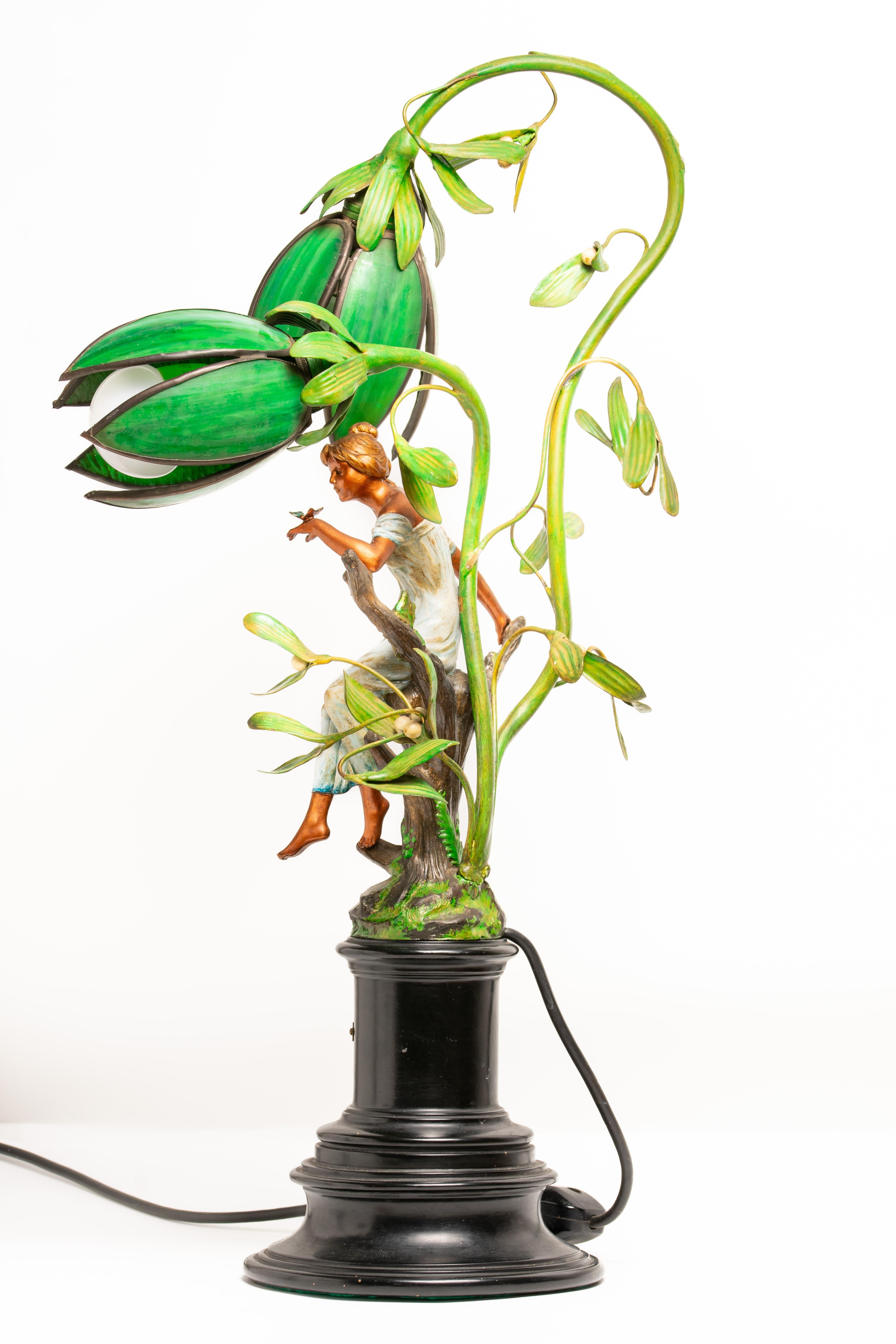 Jugendstil-Tischlampe aus Glas und Zinn mit Blumenmotiven im Zustand „Gut“ im Angebot in Portland, England