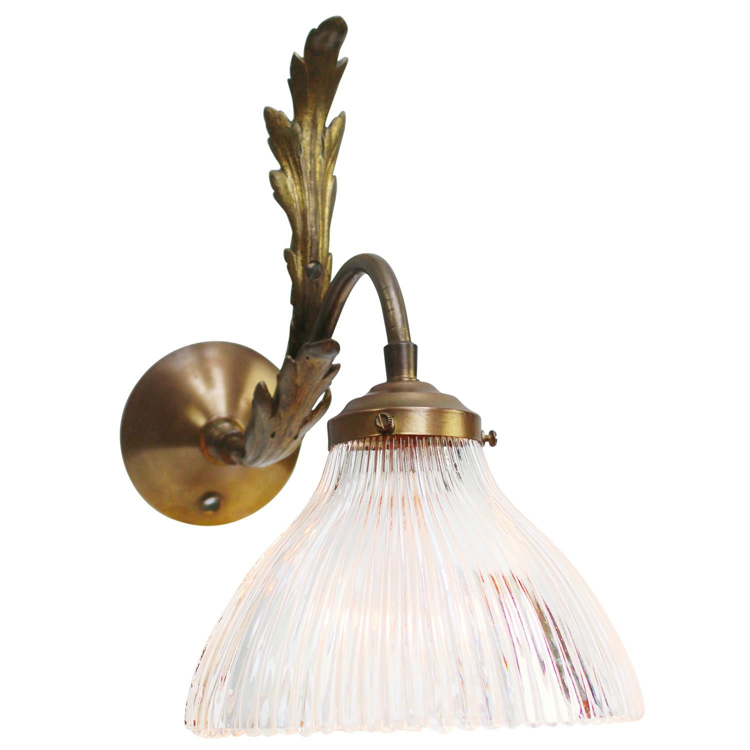 French wall lamp
Holophane clear glass shade
Brass wall piece and arm

diameter brass wall mount: 9,5 cm / 3.74”

Weight: 1.30 kg / 2.9 lb

Priced per individual item. All lamps have been made suitable by international standards for incandescent